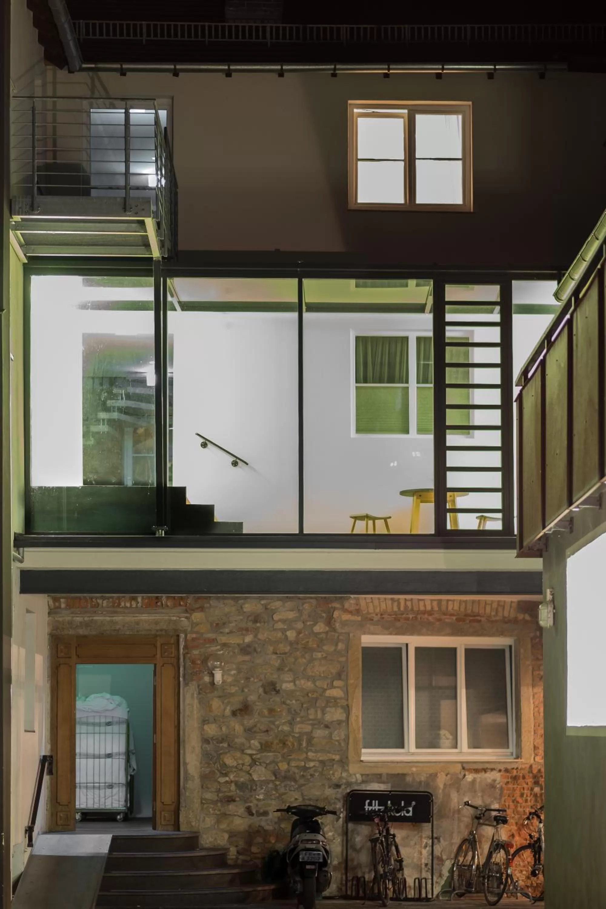 Facade/entrance in OX Hotel