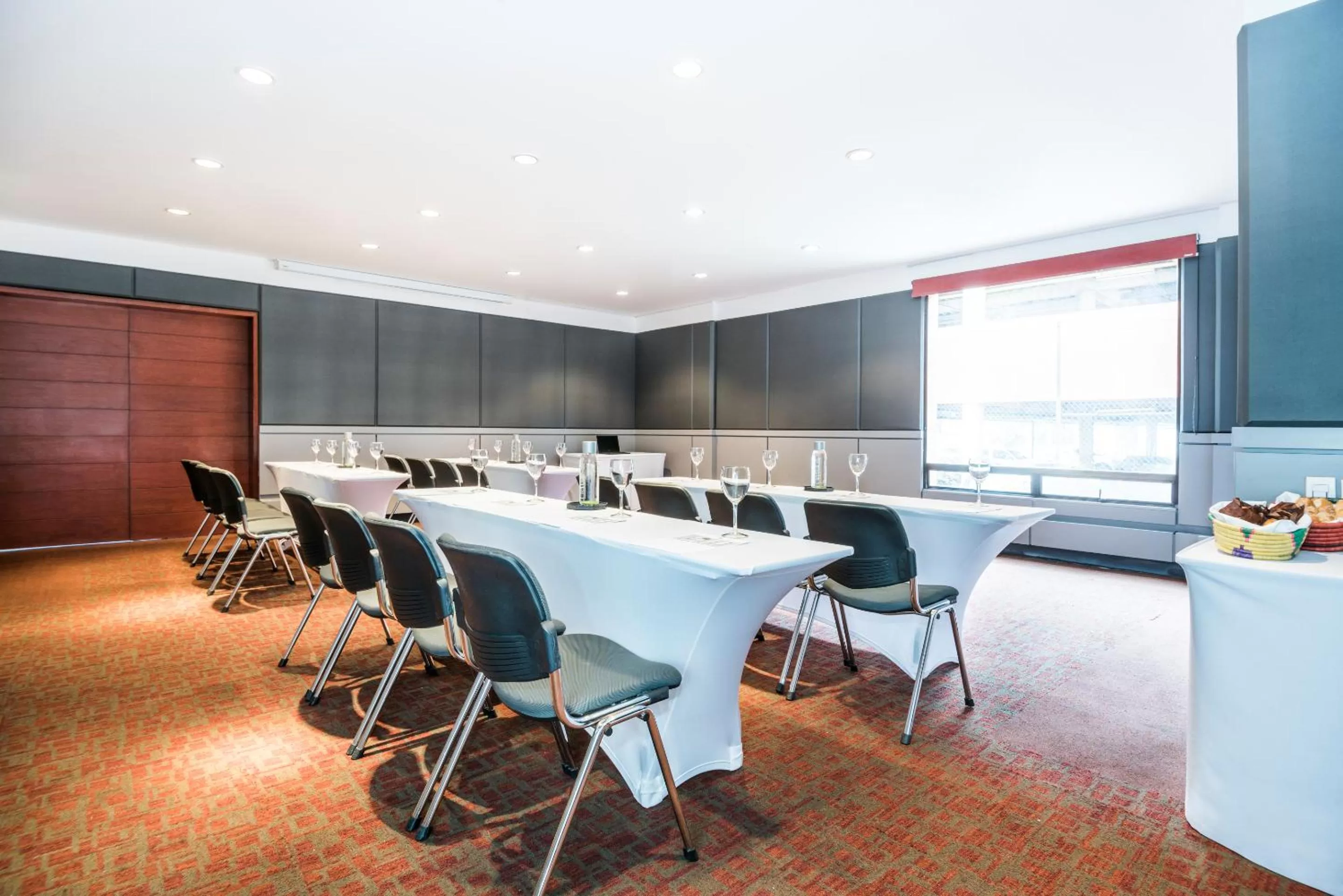 Meeting/conference room in Cosmos 100 Executive