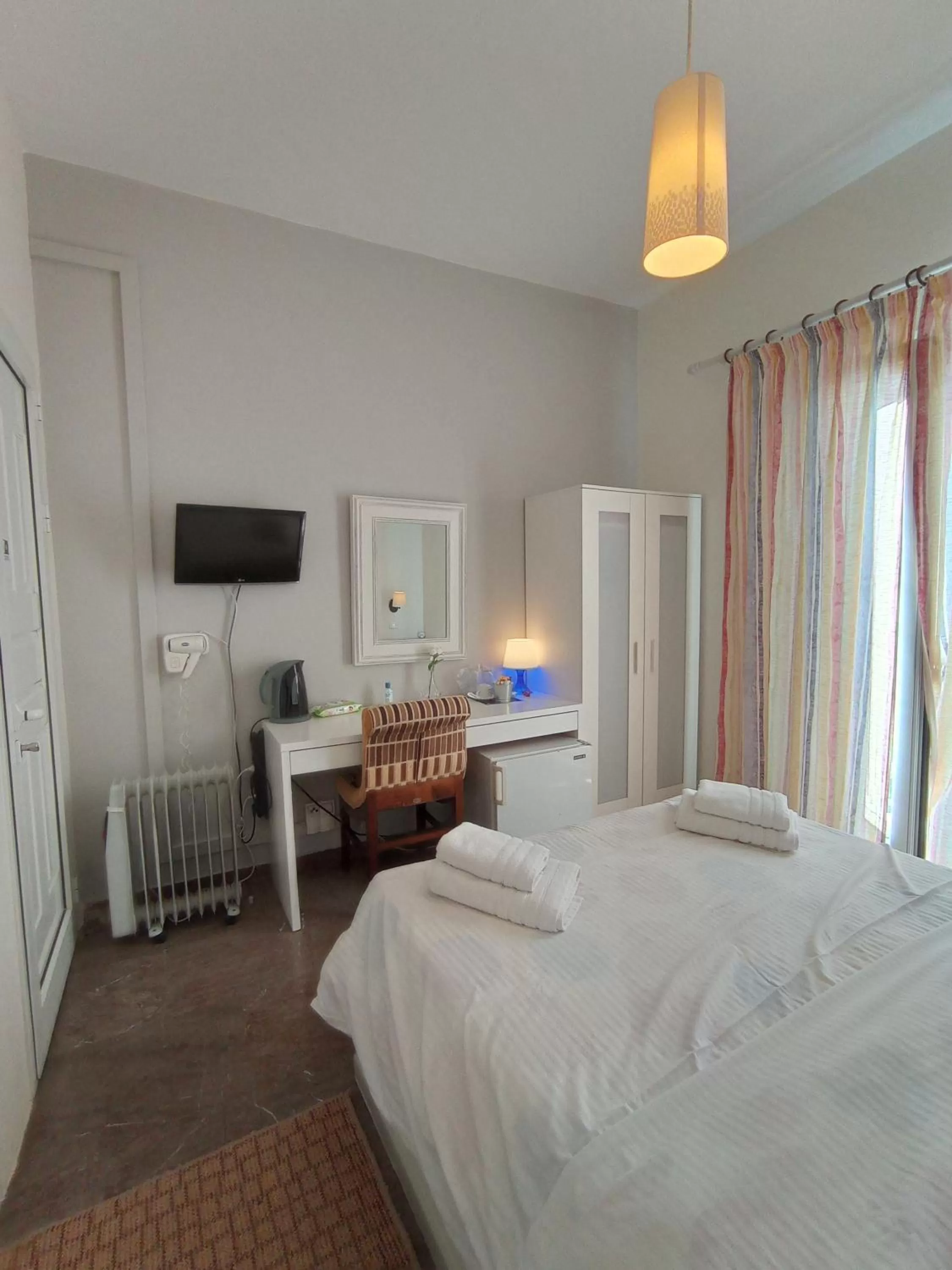 Photo of the whole room, Bed in Zoe Pension