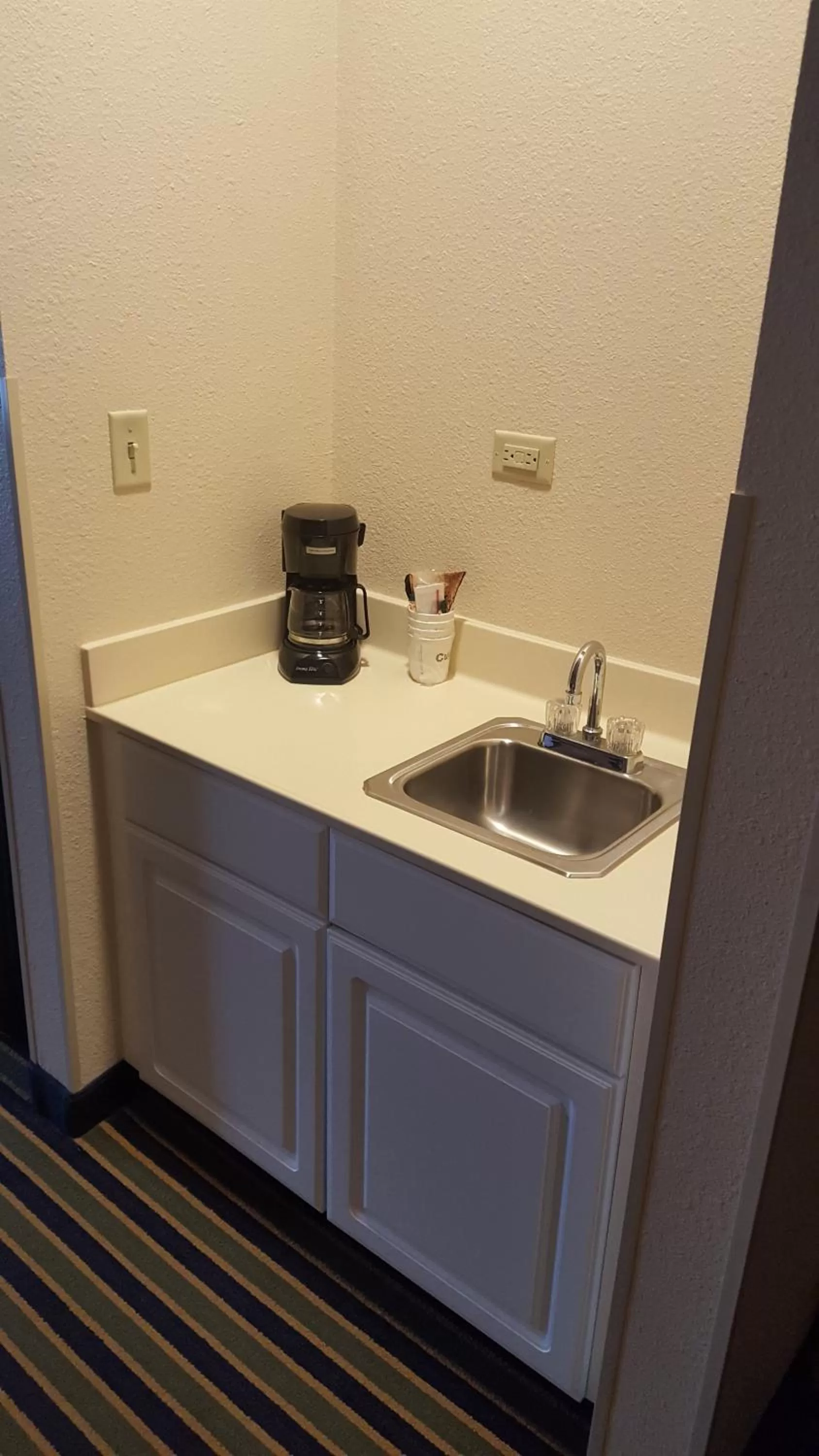 Coffee/tea facilities in The Rutledge Inn