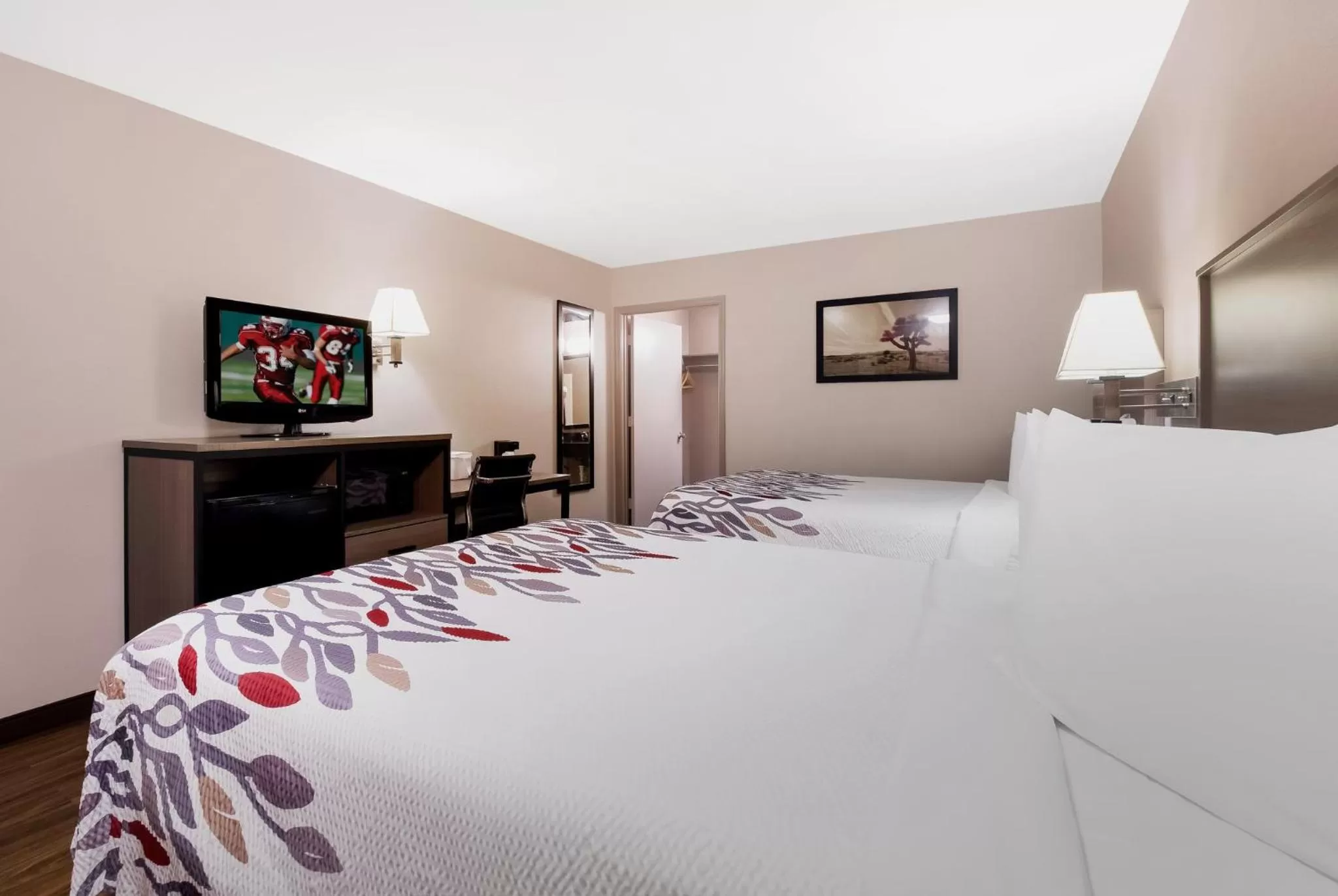 Bedroom, Bed in Red Roof Inn Chattanooga - Lookout Mountain