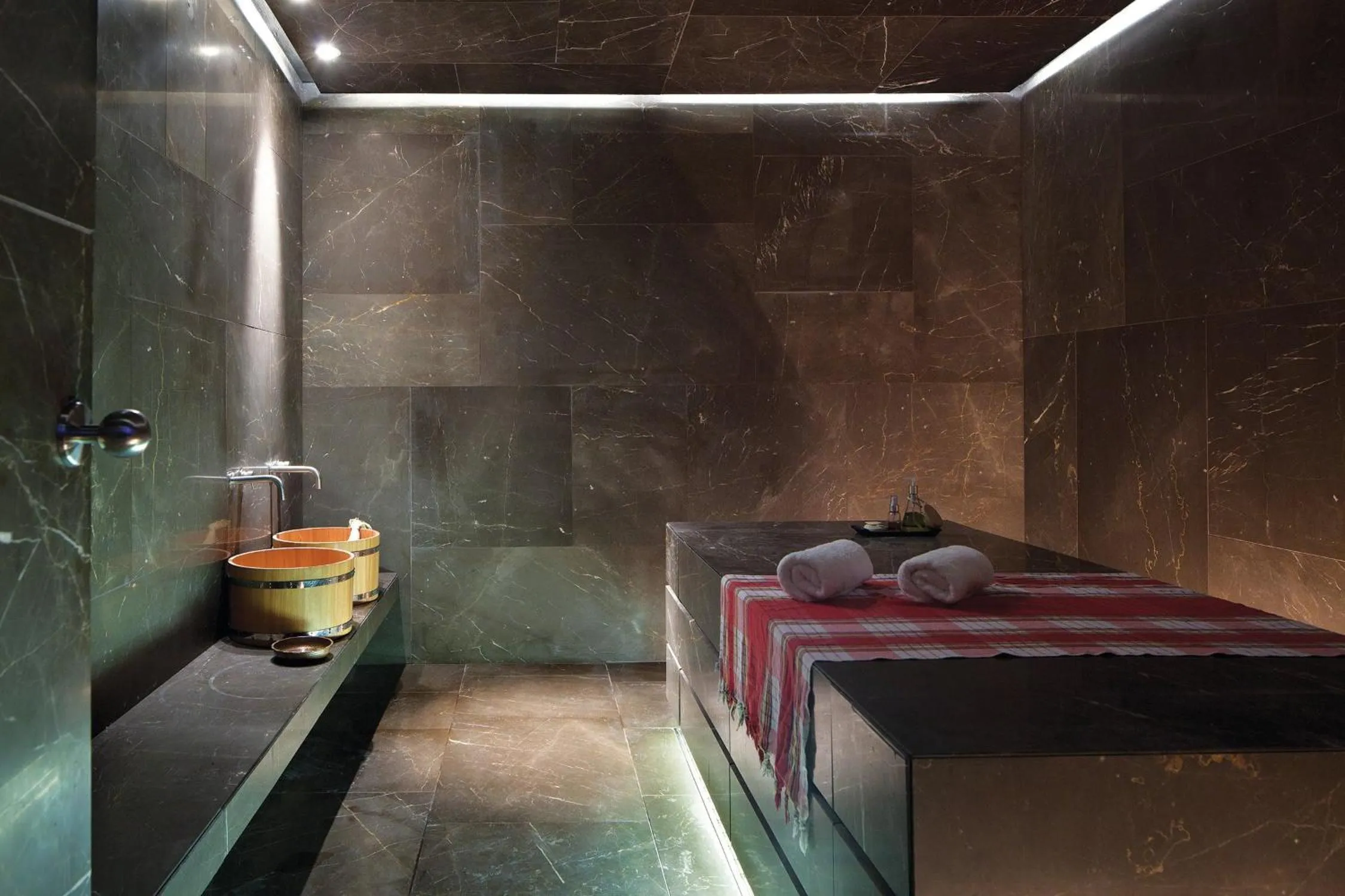 Spa and wellness centre/facilities, Bed in Mamilla Hotel