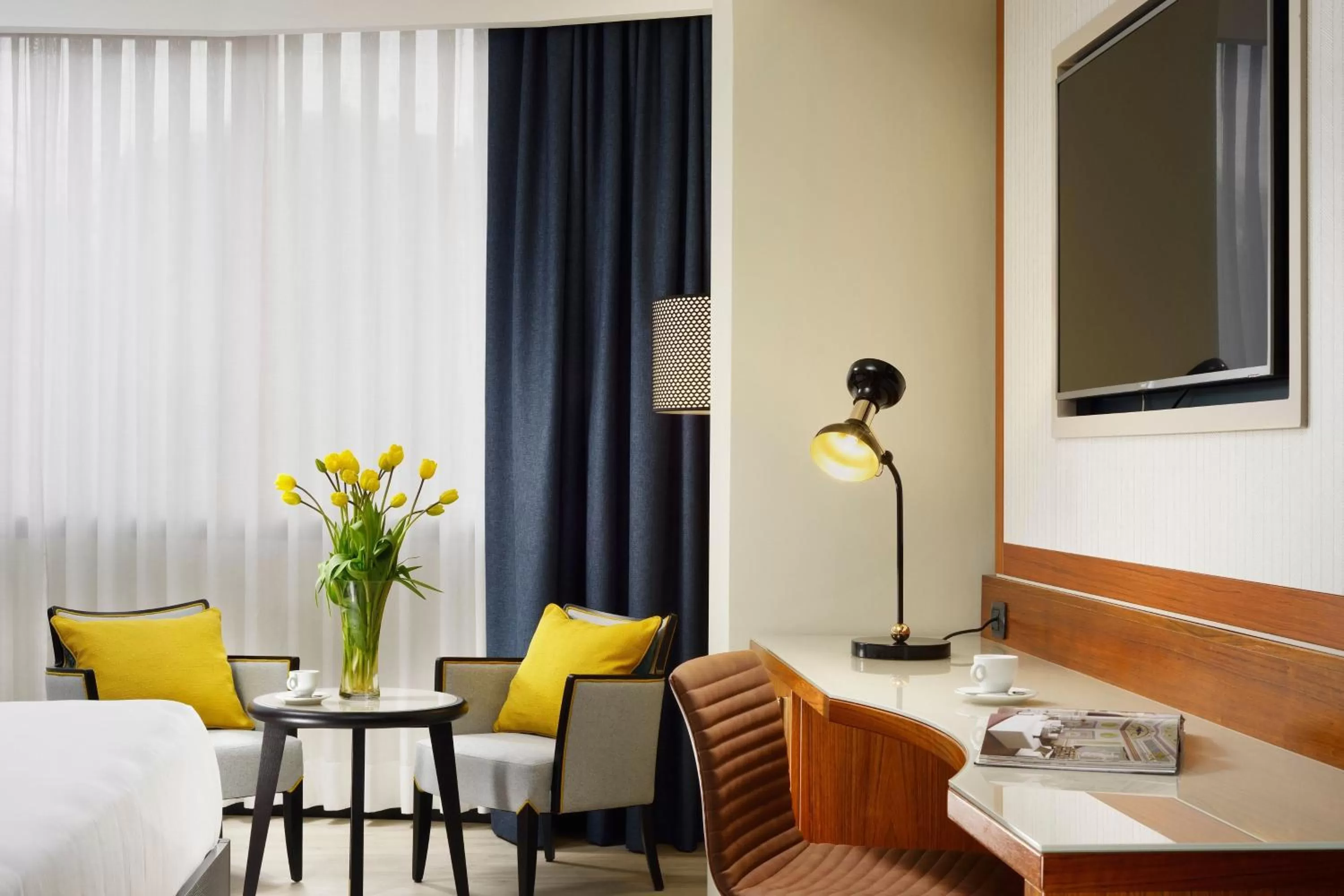 Photo of the whole room, Bed in Four Points by Sheraton Siena