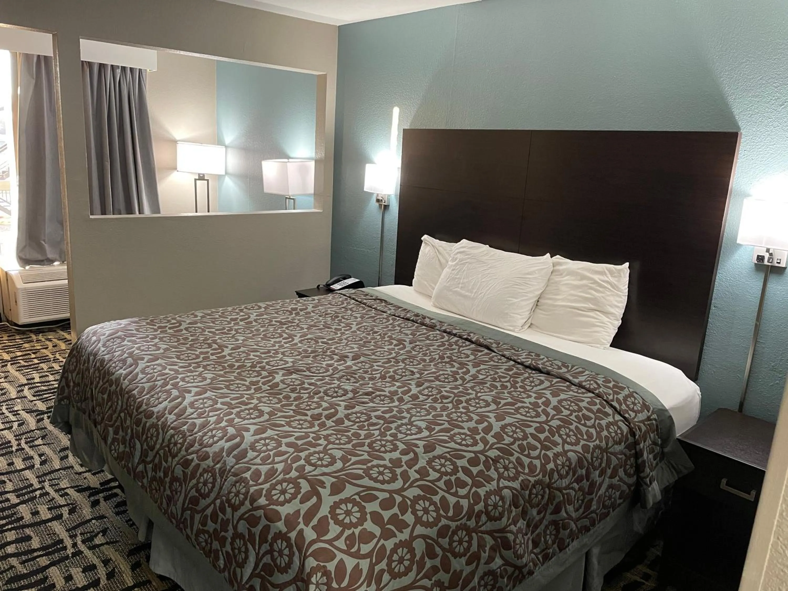 Bed in Days Inn & Suites by Wyndham Collierville Germantown Area