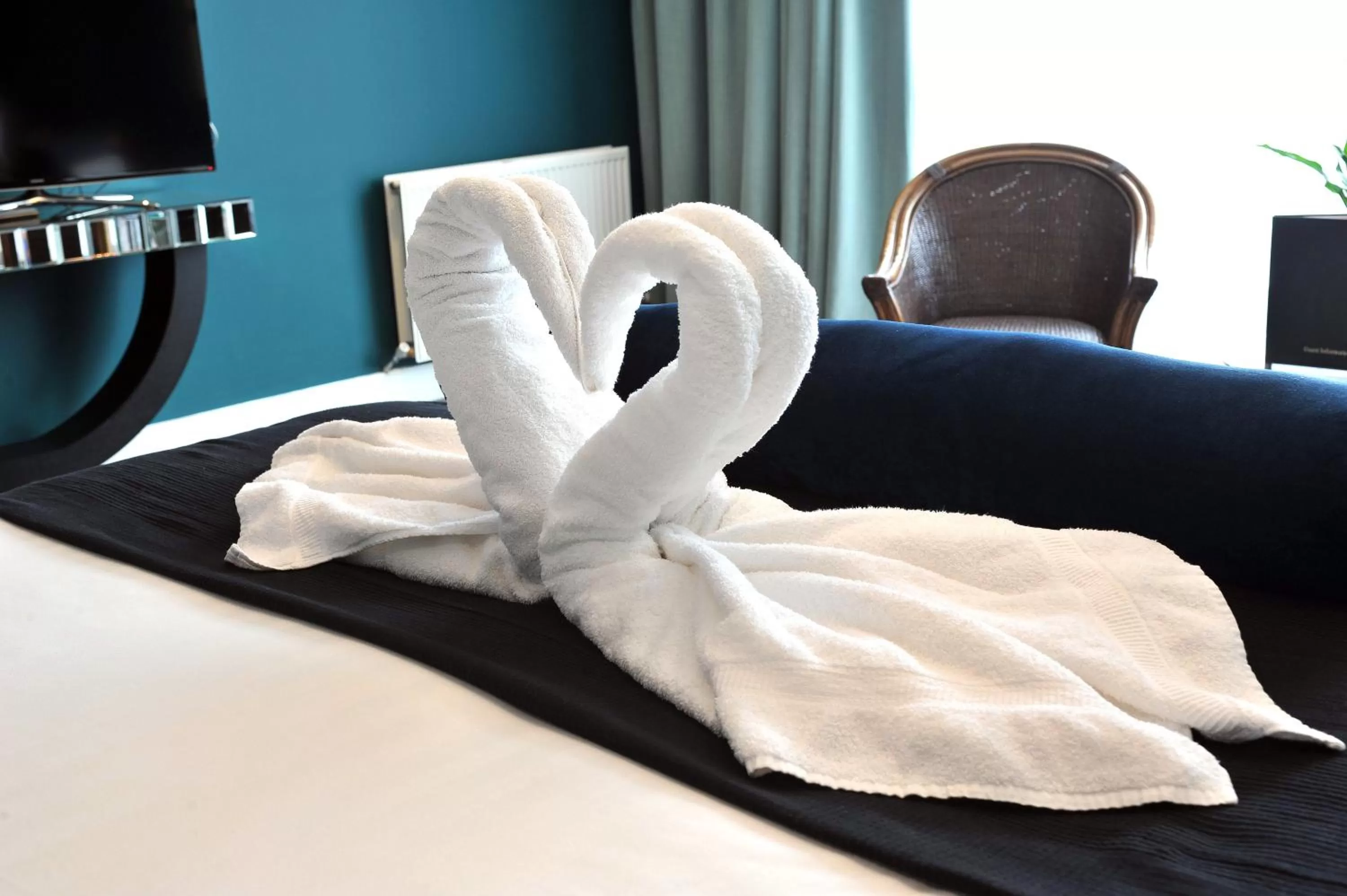 Photo of the whole room, Bed in The Kings Arms Hotel