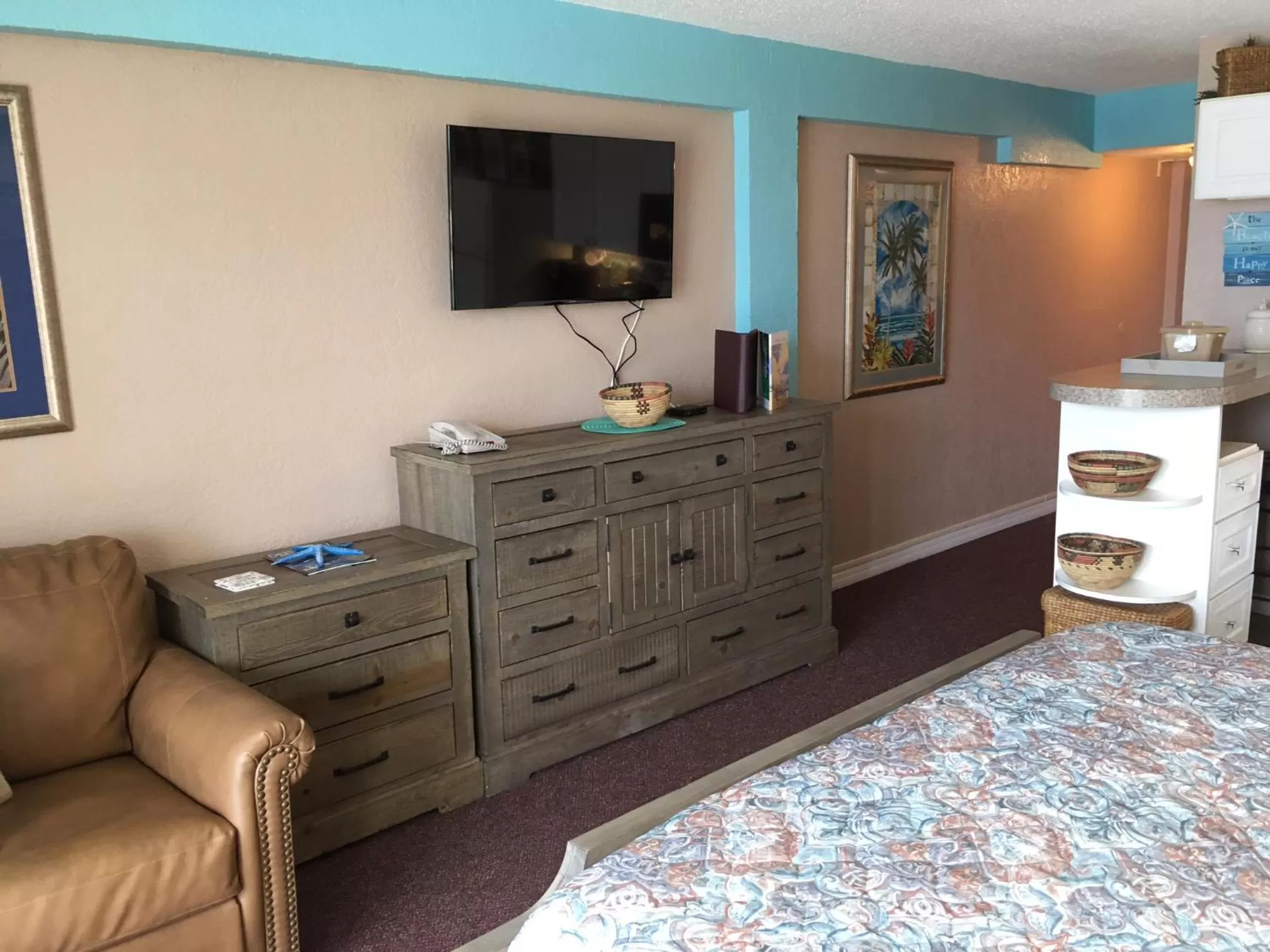 TV/Entertainment Center in Daytona Beach Hawaiian Inn