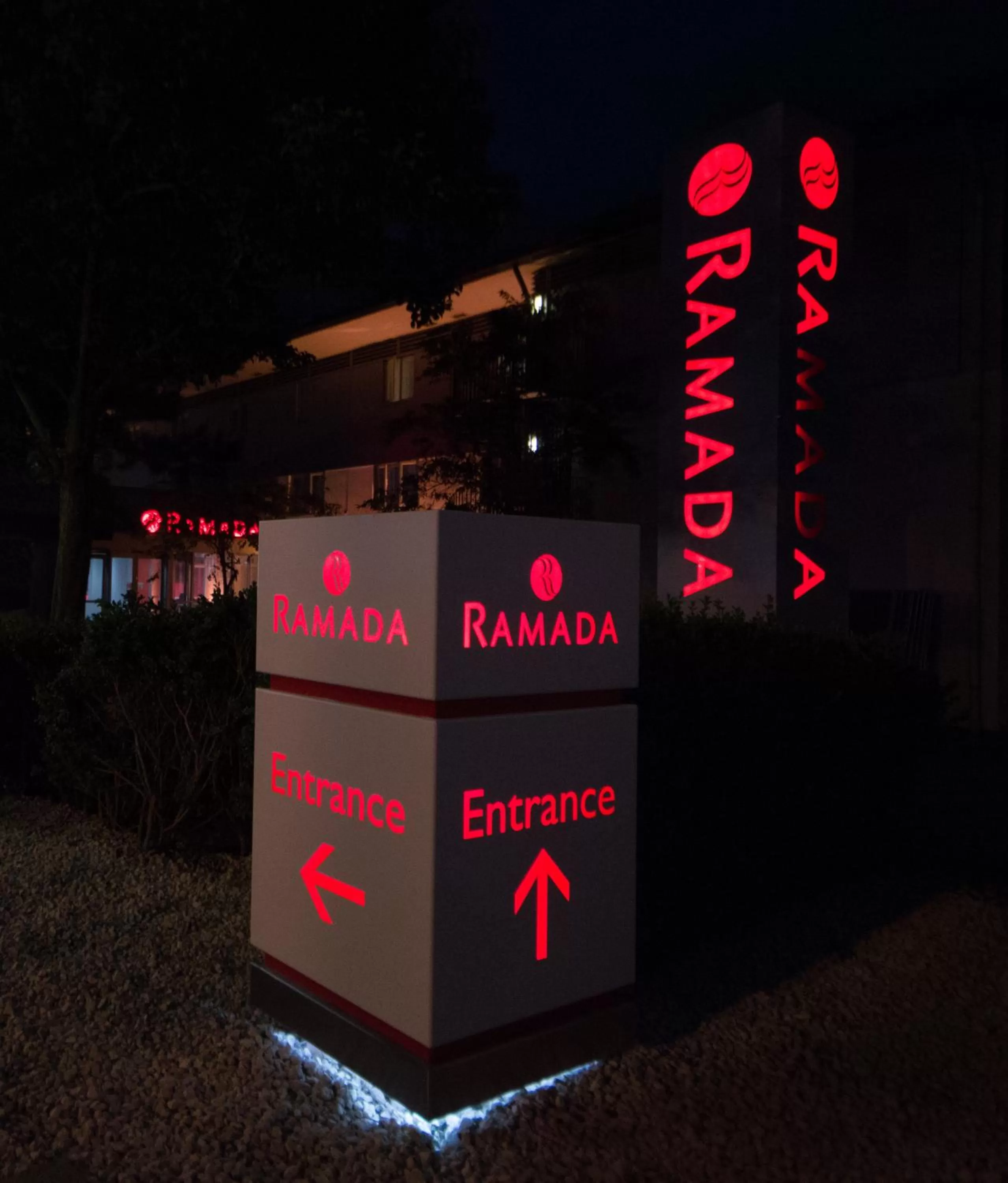 Facade/entrance in Ramada London South Mimms