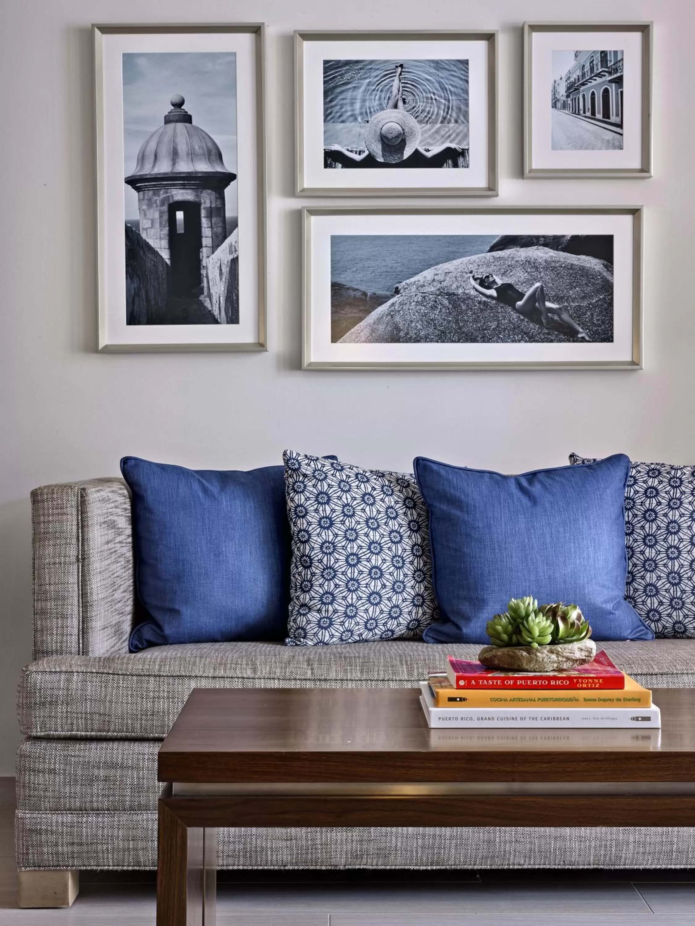 Living room in Fairmont El San Juan Hotel