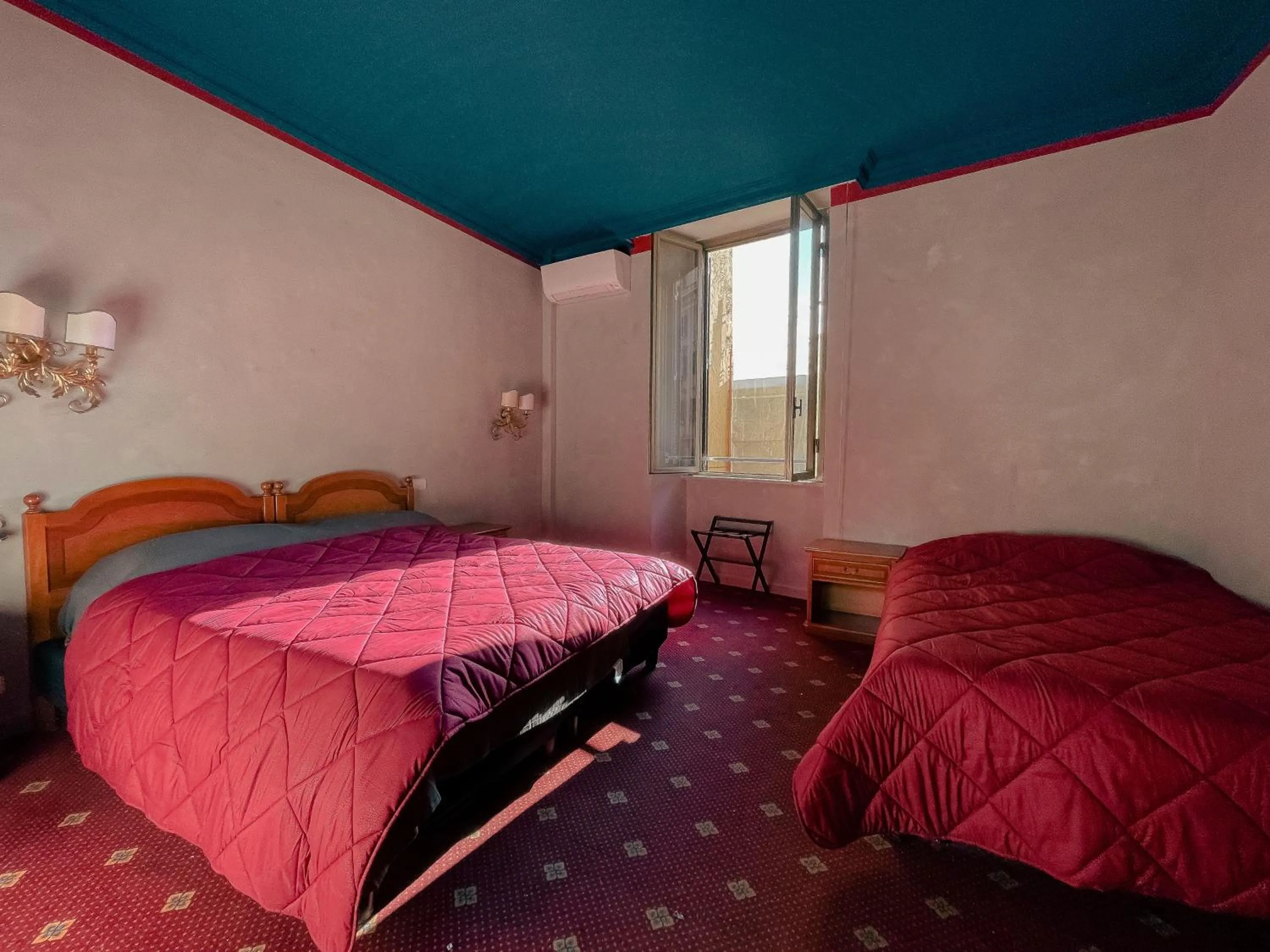 Triple Room with Private Bathroom in Ostello Bello Roma Colosseo