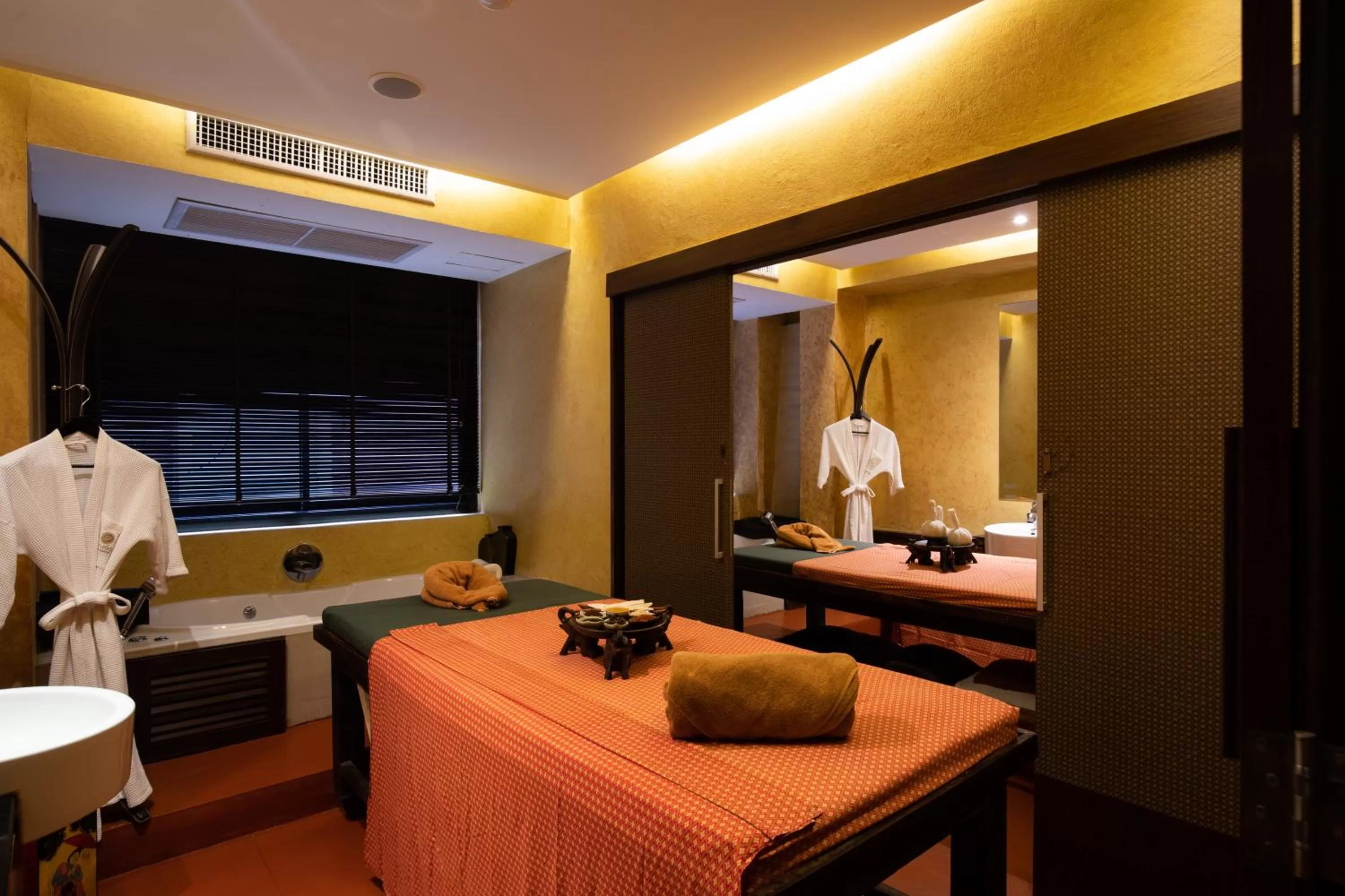 Spa and wellness centre/facilities, Bed in De Chai Colonial Hotel & Spa - SHA Plus