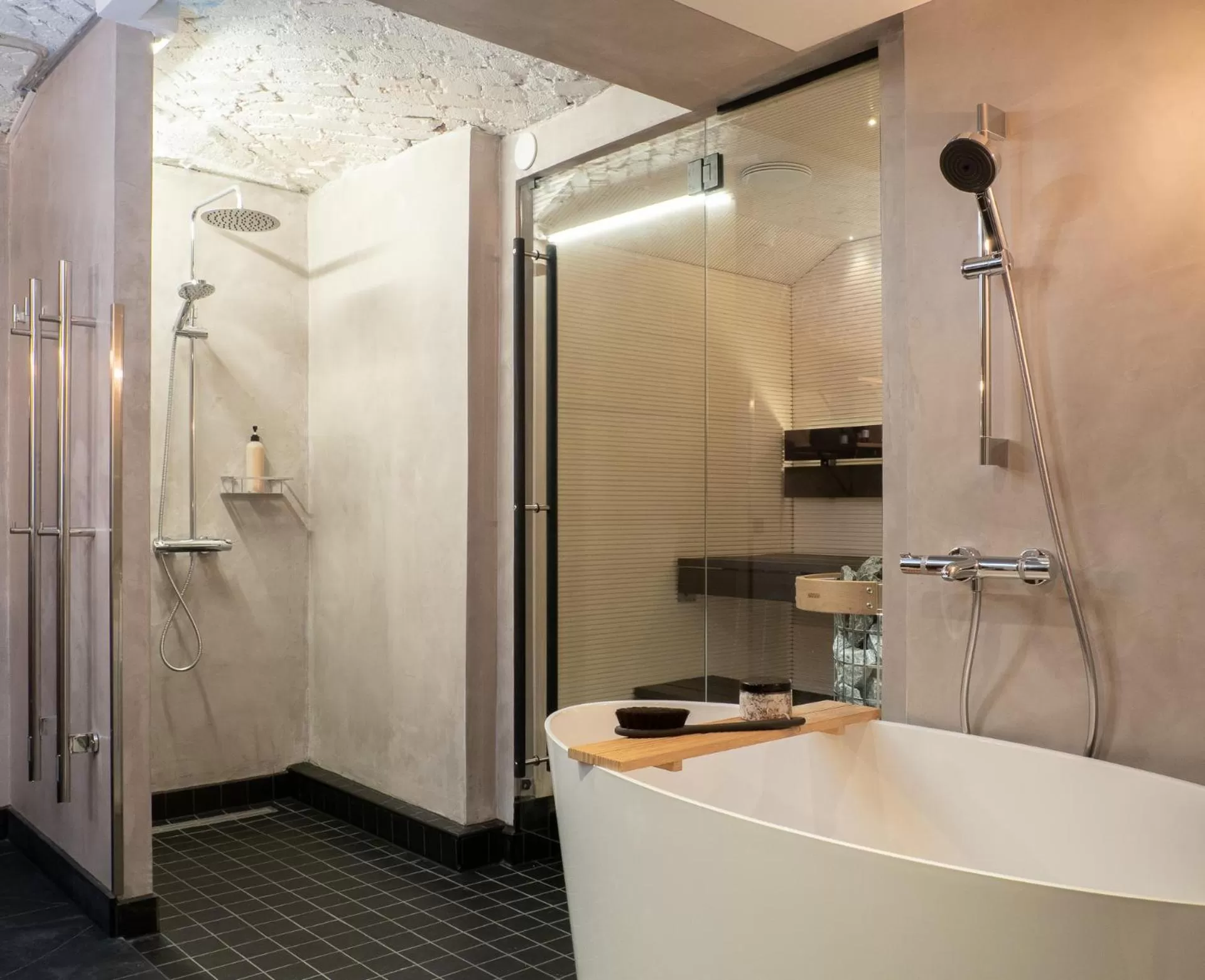 Shower in Bob W Helsinki Katajanokka