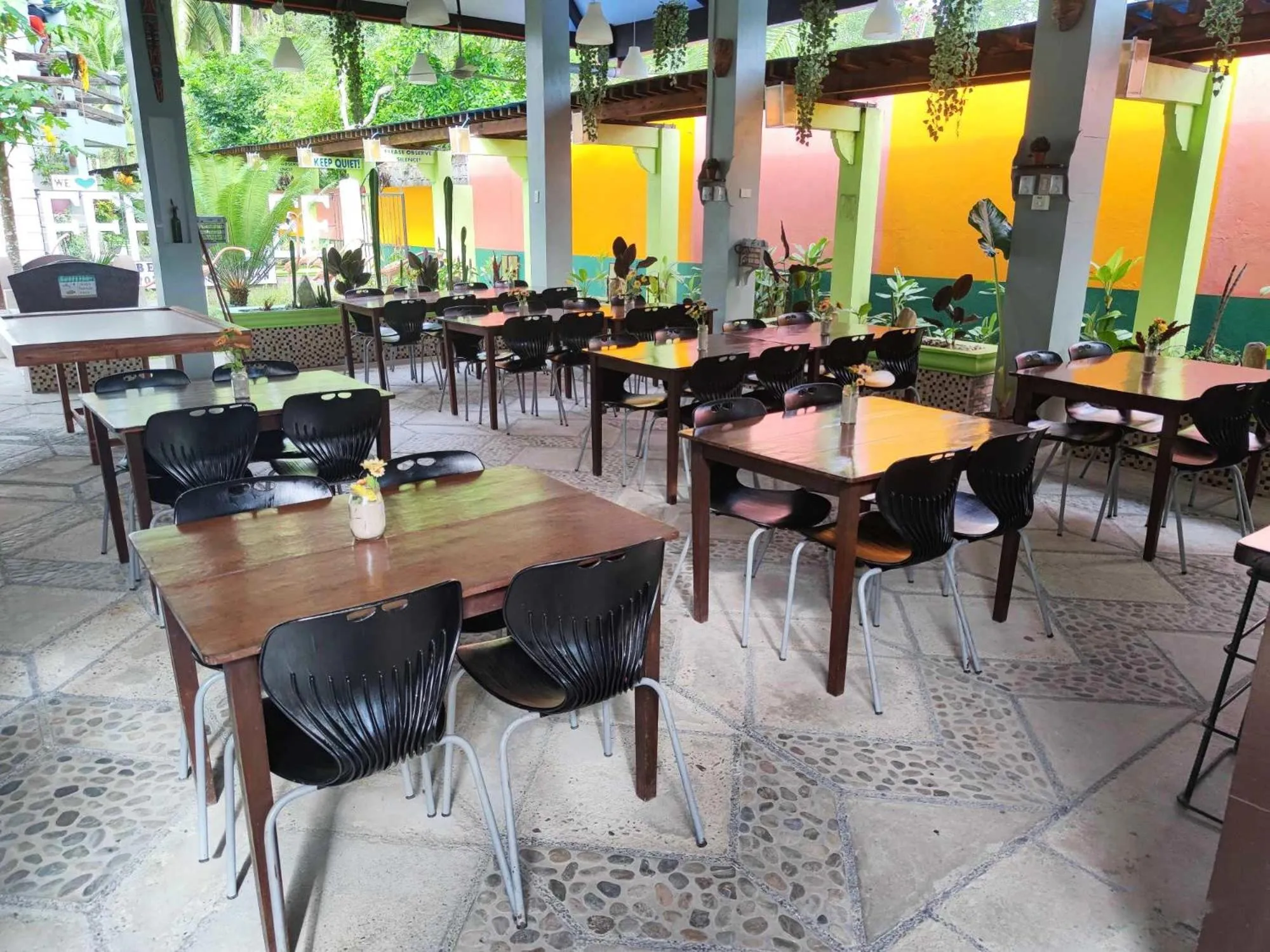 Restaurant/places to eat in Ferellee Beach Front Inn