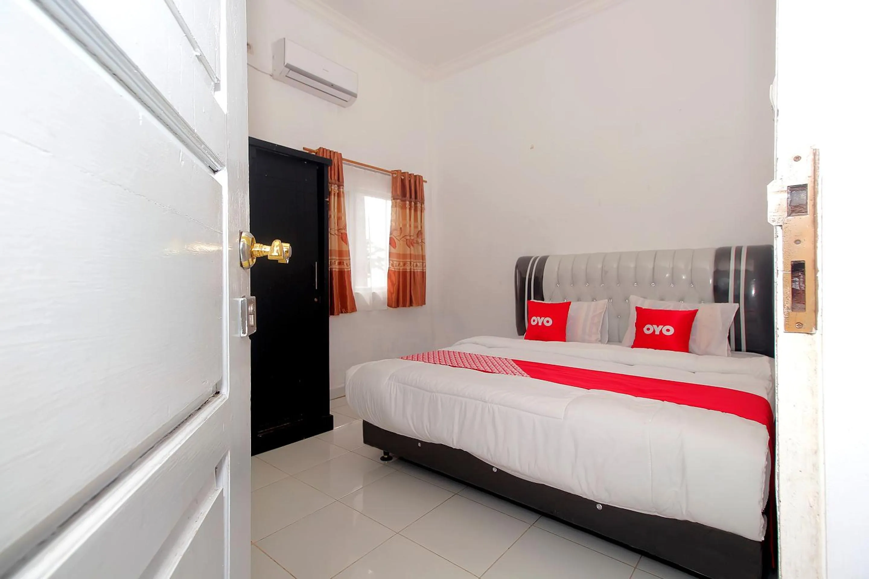 Bedroom, Bed in Hotel O Jasmine Kost Syariah
