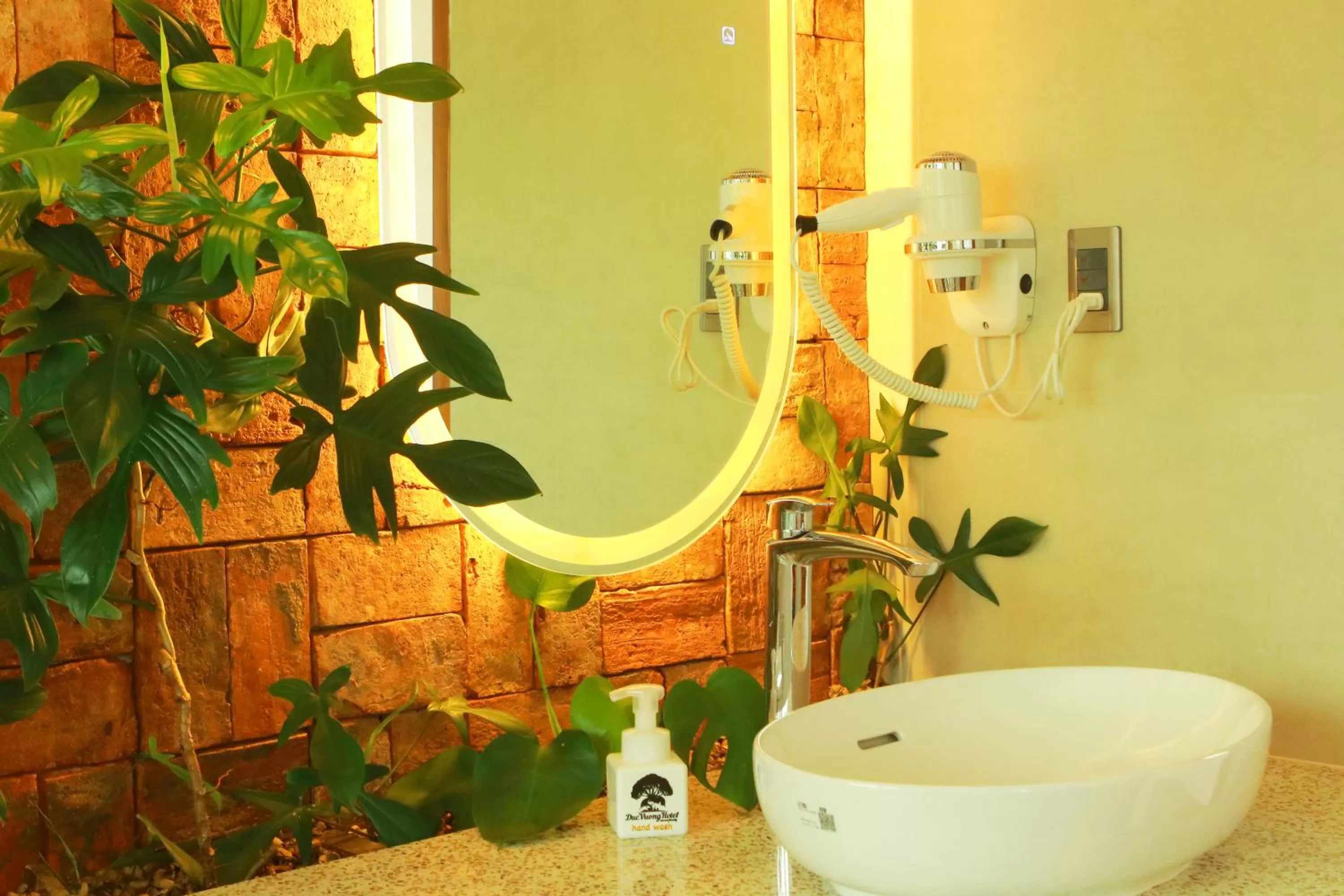 Bathroom in Duc Vuong Saigon Hotel - Bui Vien