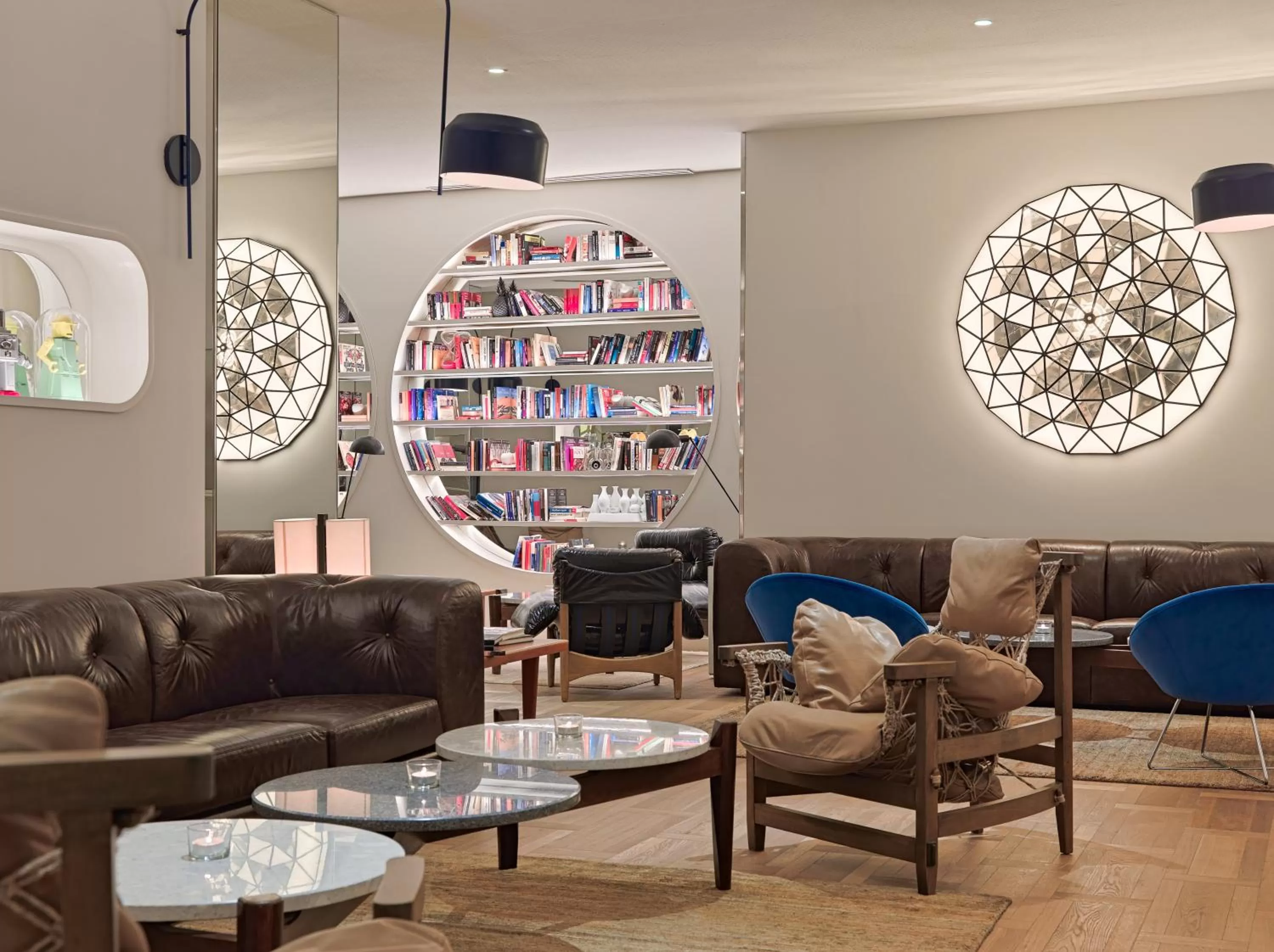 Lounge or bar in H10 Cubik 4* Sup