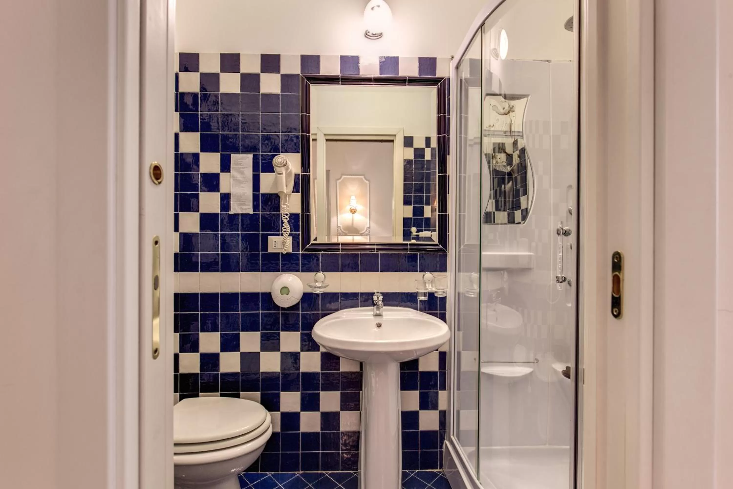 Shower in Cambridge Hotel