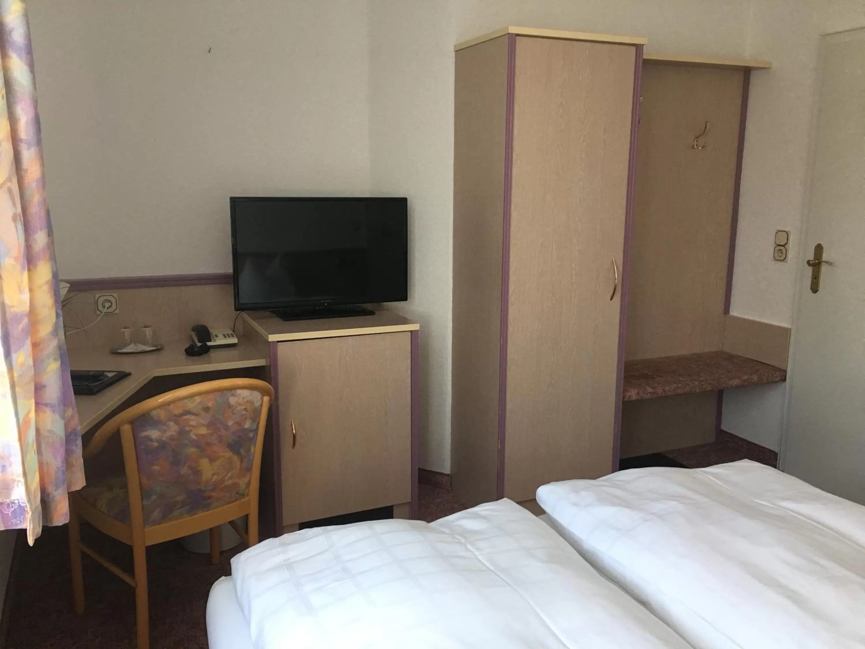 Photo of the whole room, Bed in Hotel & Restaurant Park Cafe ISA