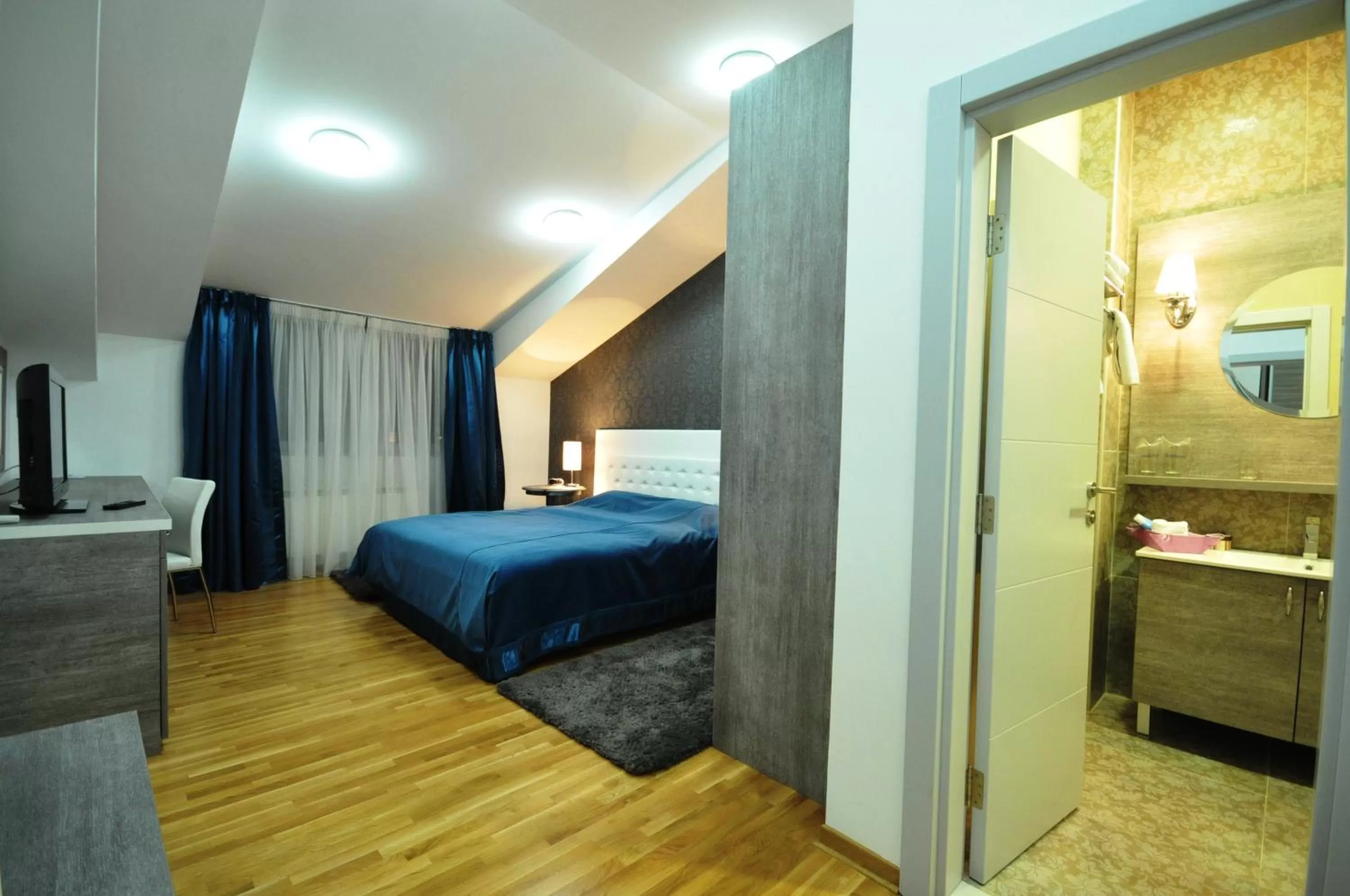 Bathroom, Bed in Garni Hotel Nevski