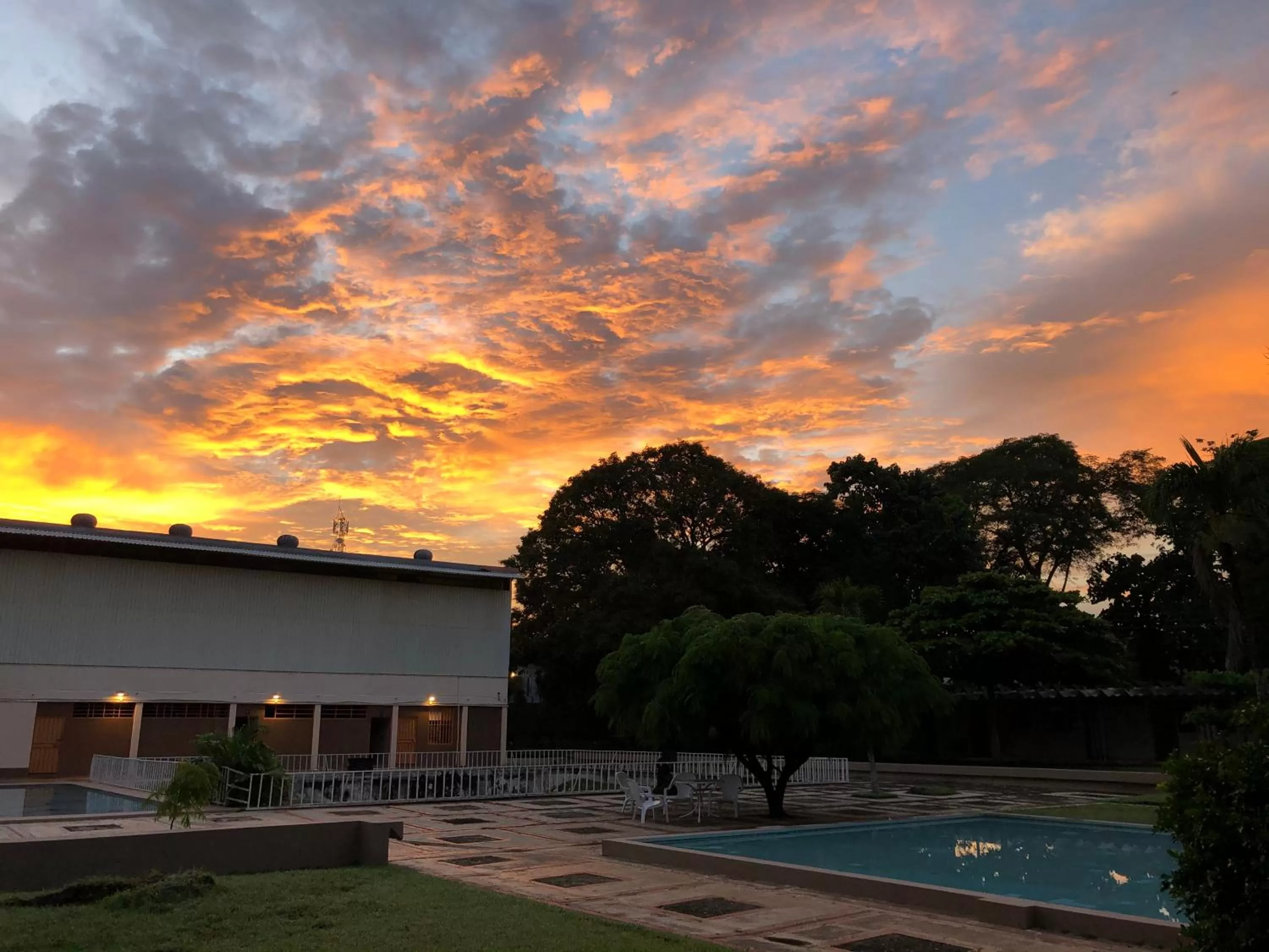 Swimming pool in Hotel Diriá Santa Cruz