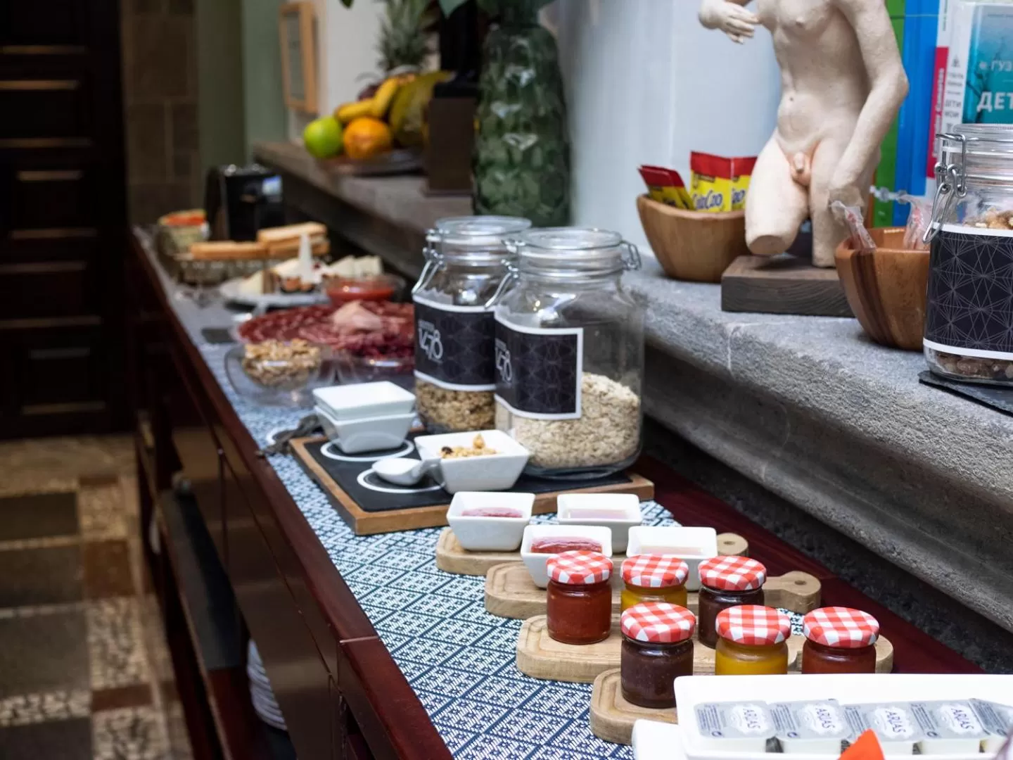 Buffet breakfast in Suites 1478