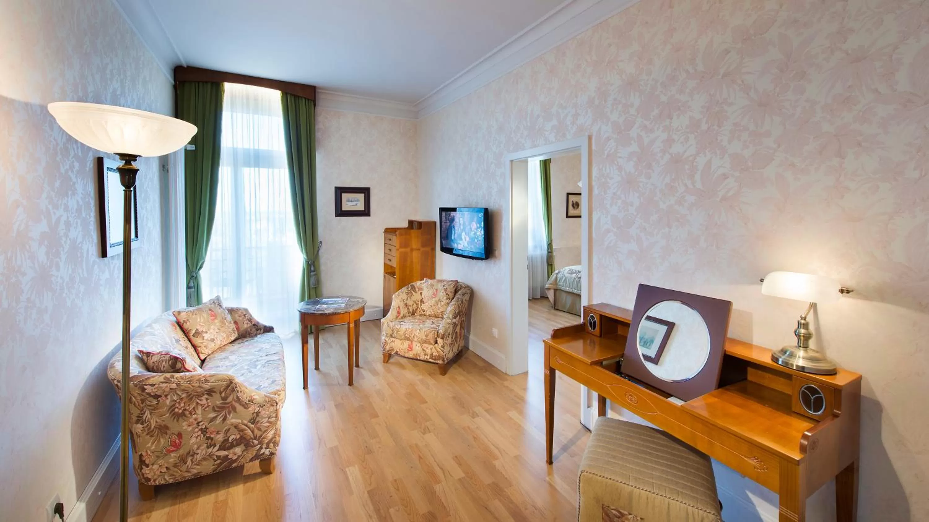 TV and multimedia in Das Palmenwald Schwarzwaldhof, BW Signature Collection