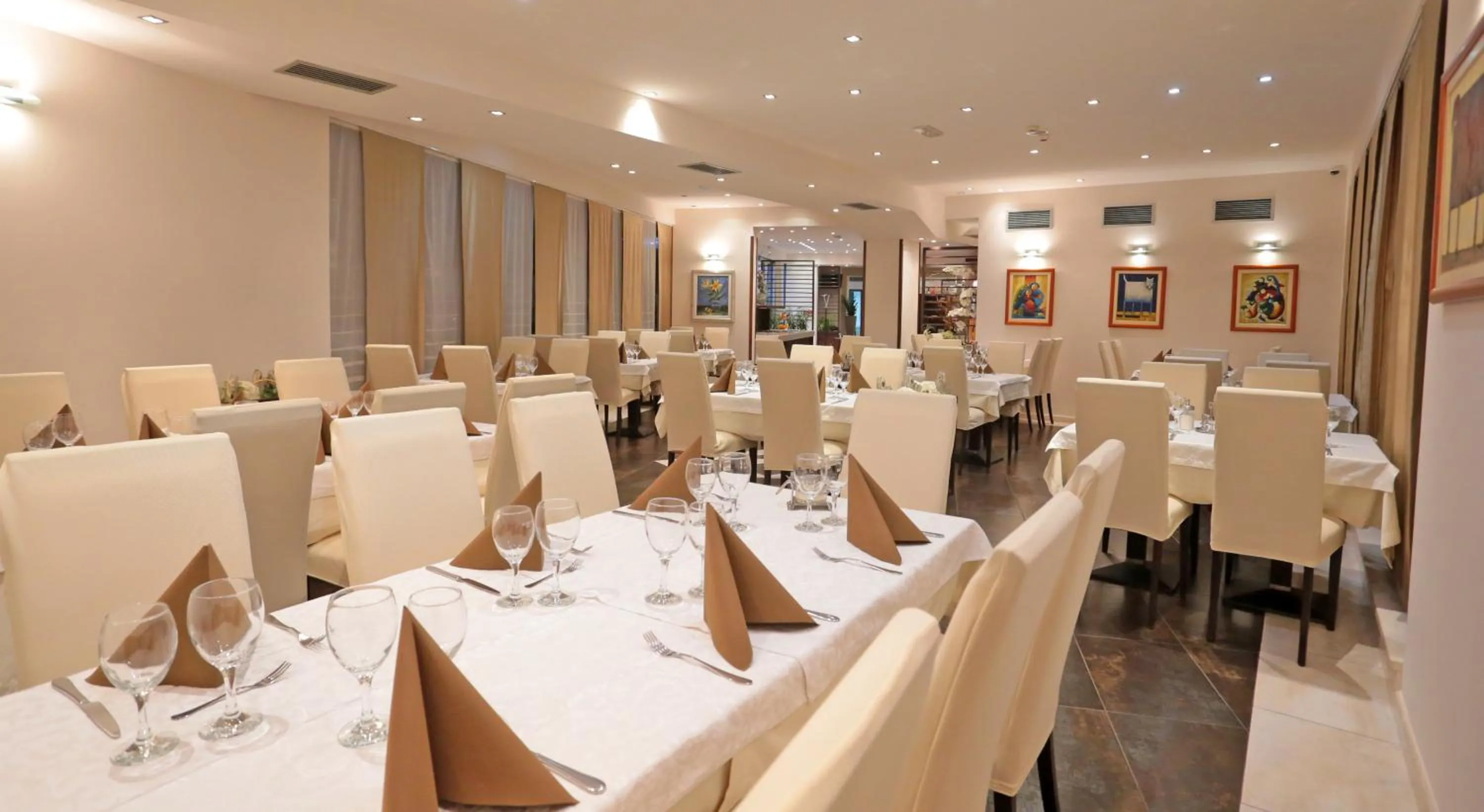 Restaurant/places to eat in Hotel As