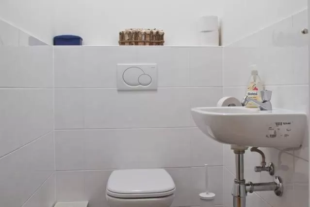 Toilet in Minihotel Graz