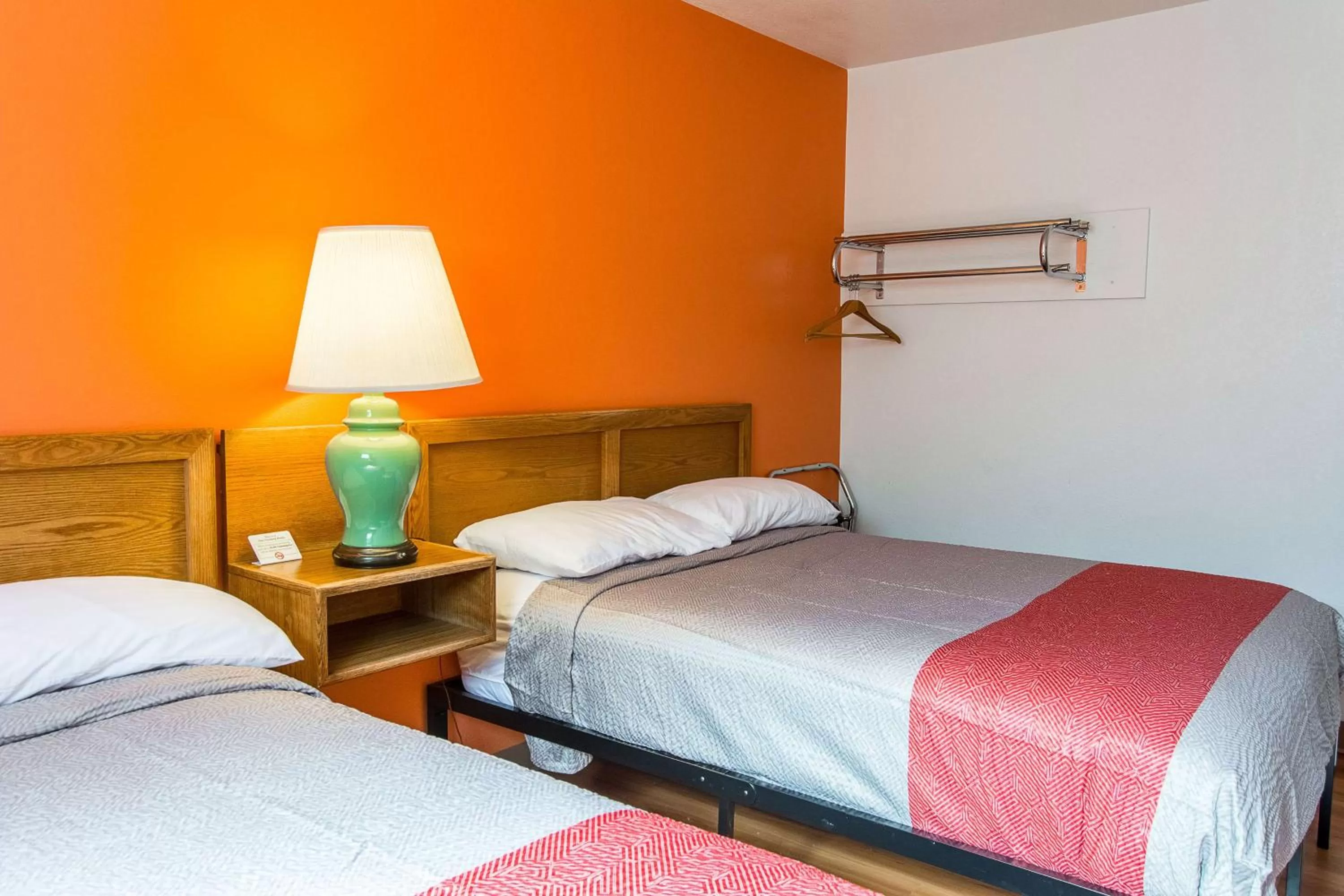 Photo of the whole room, Bed in Motel 6-Madras, OR