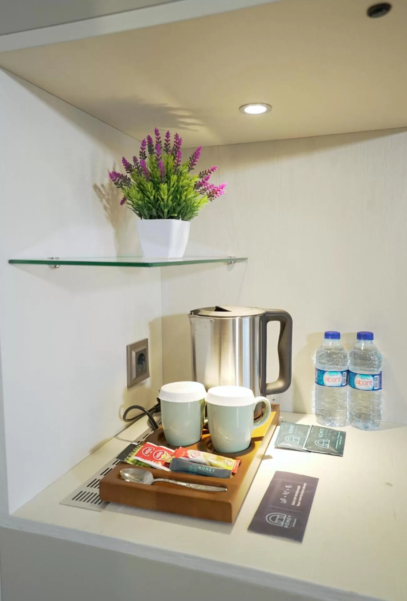 Coffee/tea facilities in Homey AirPort Hotel