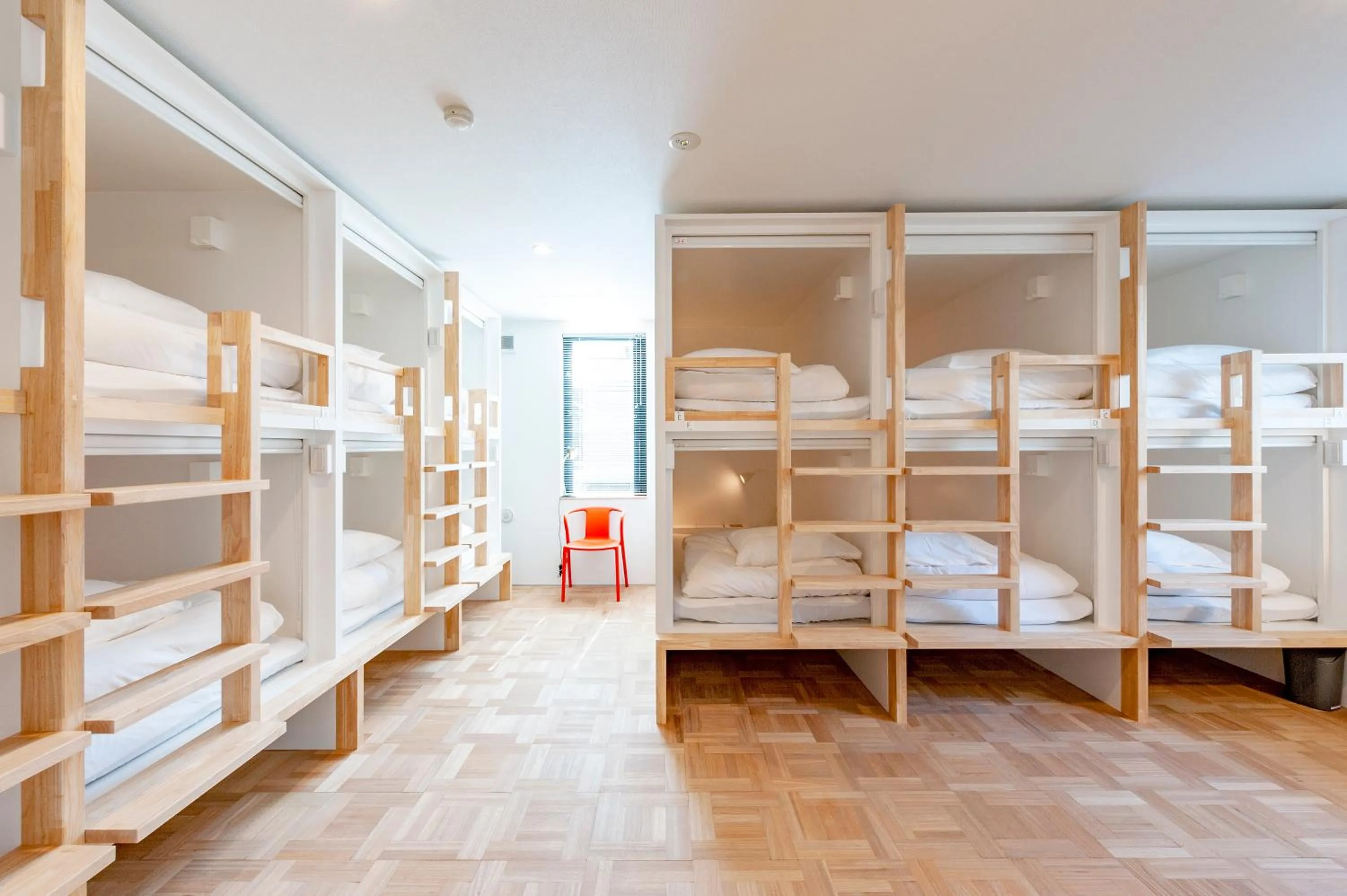 bunk bed, Bed in plat hostel keikyu haneda home