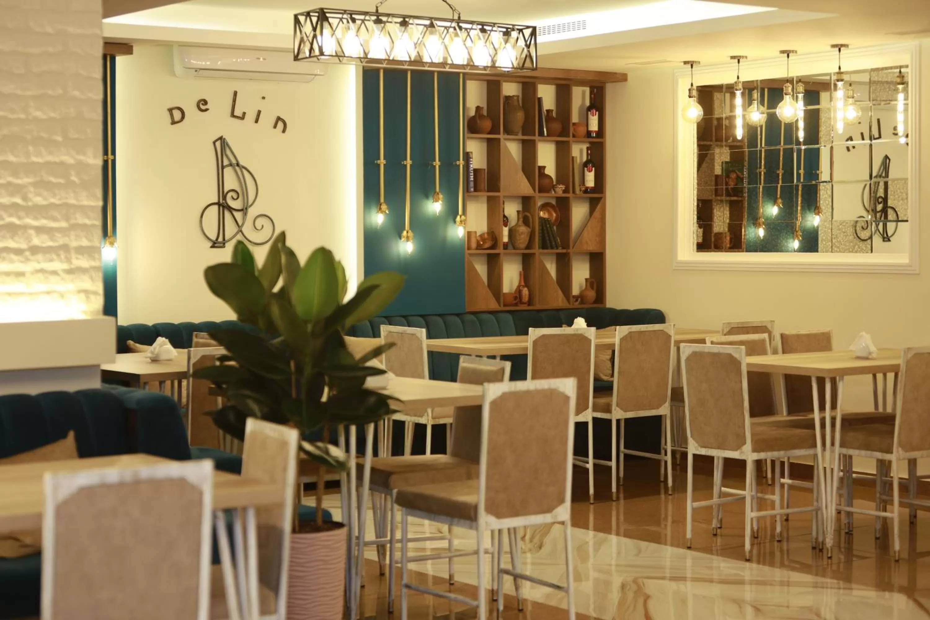 Restaurant/places to eat in DeLin Hotel And Tours