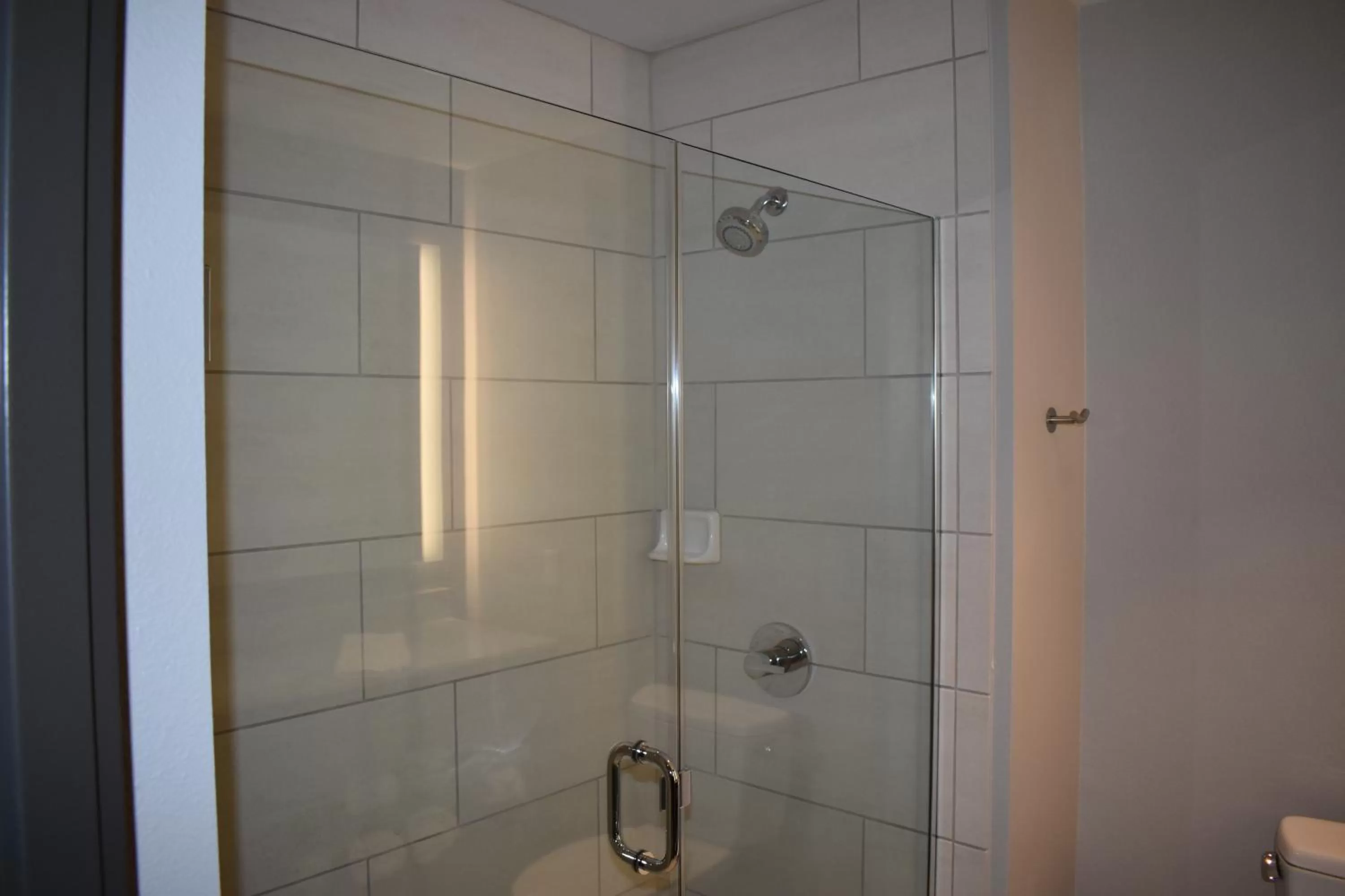 Bathroom in La Quinta Inn & Suites by Wyndham Orlando I-Drive Theme Parks