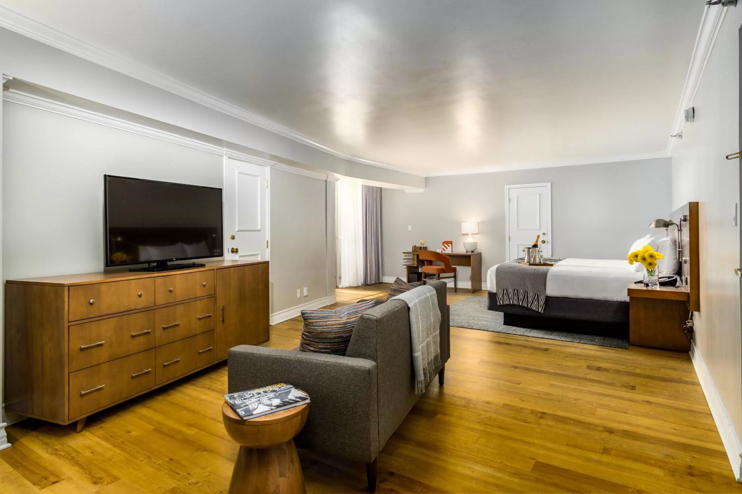 Photo of the whole room, Bed in Town and Country San Diego