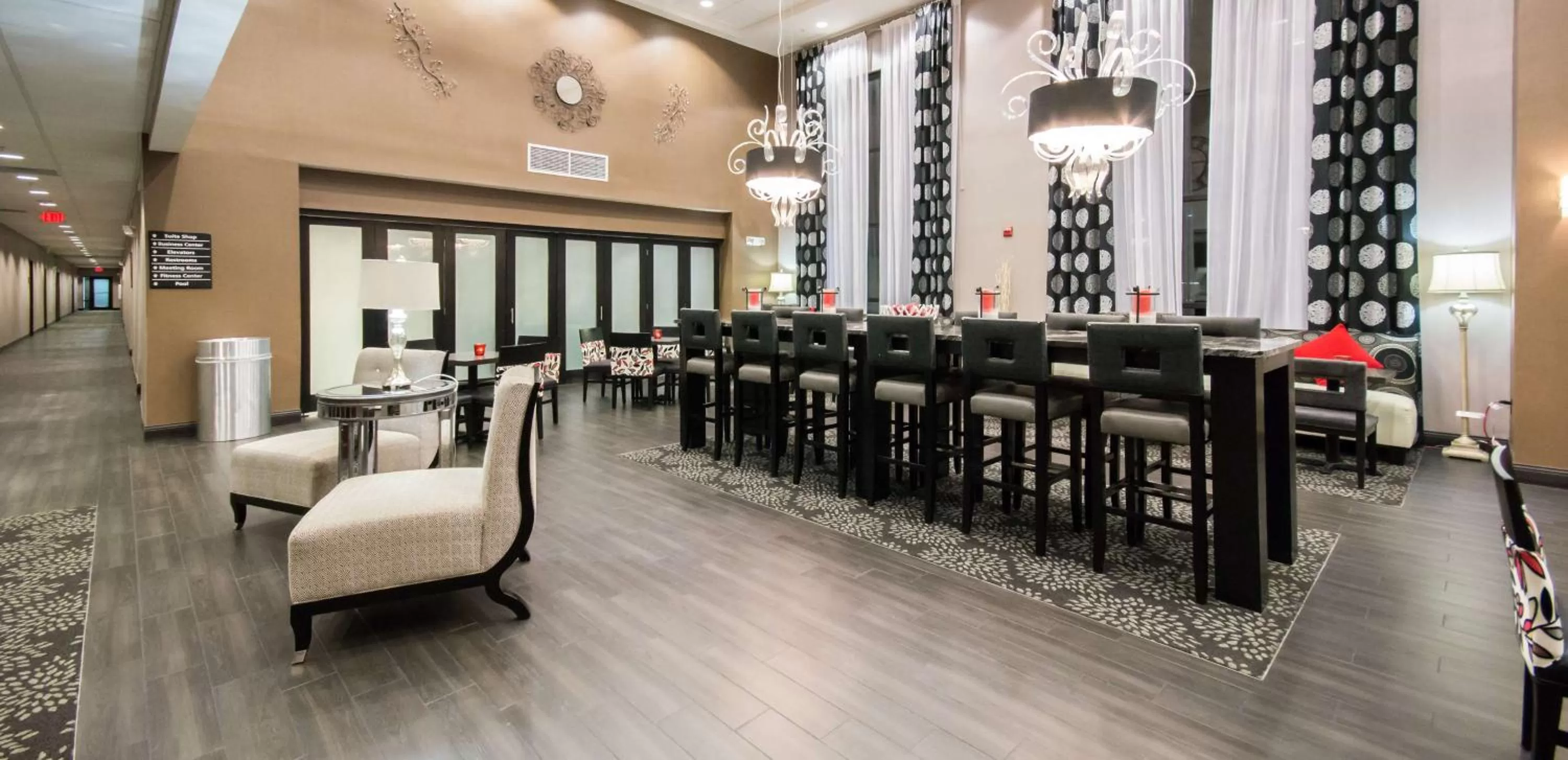 Dining area in Hampton Inn & Suites Orlando-John Young Parkway/South Park