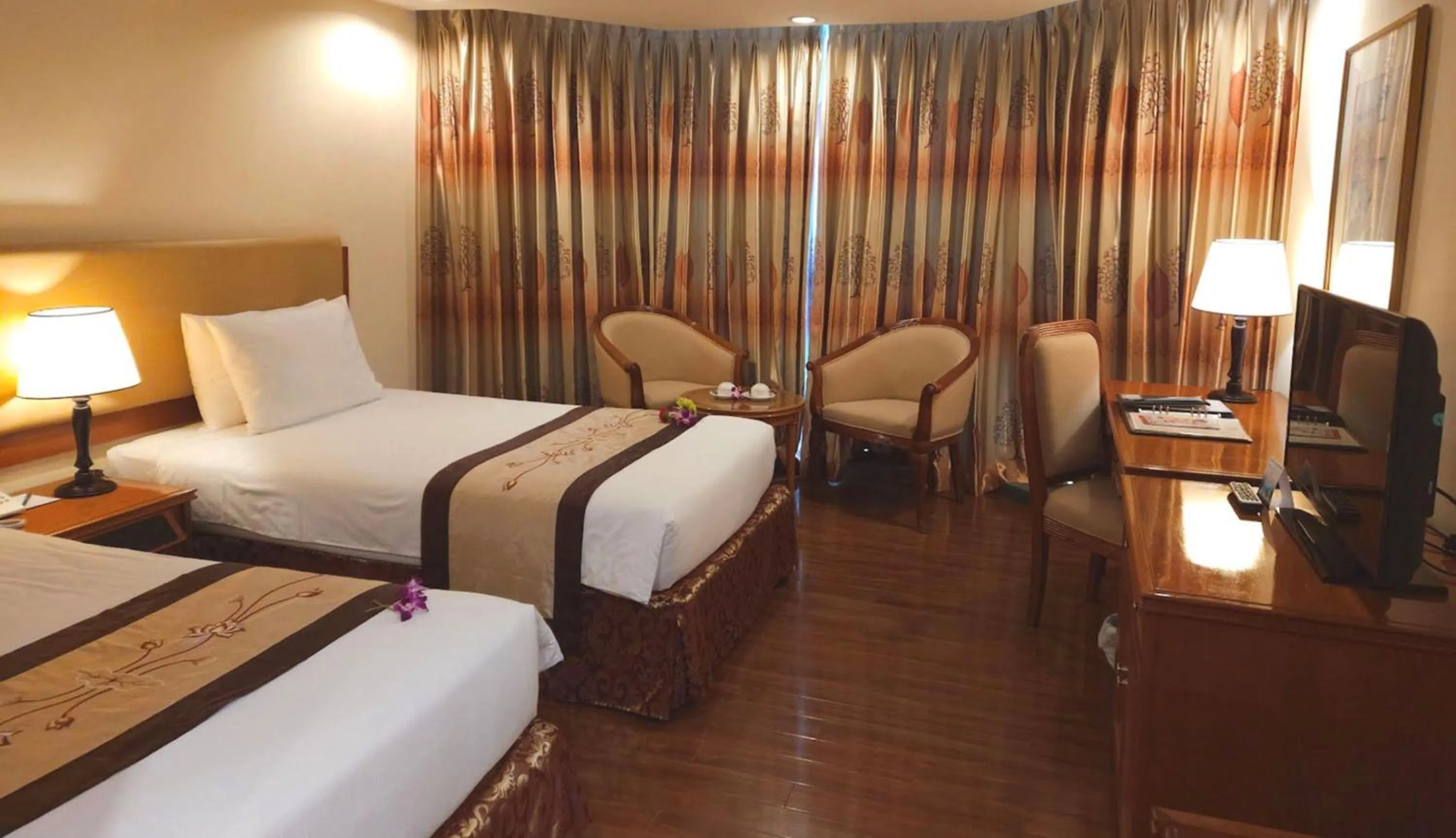 TV and multimedia, Bed in Ramana Saigon Hotel