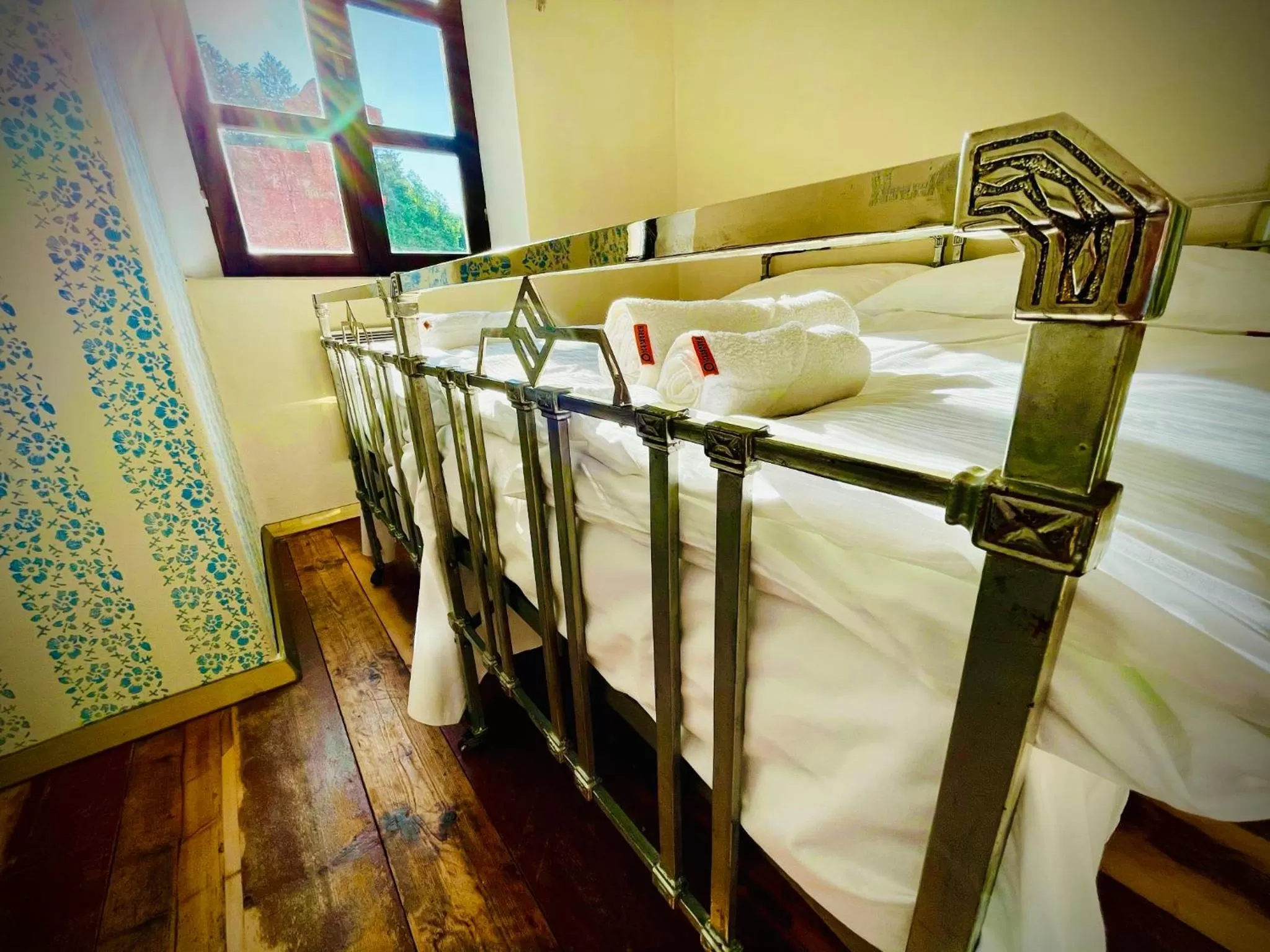 Bed in HARABURDI® Recyclart Hotel