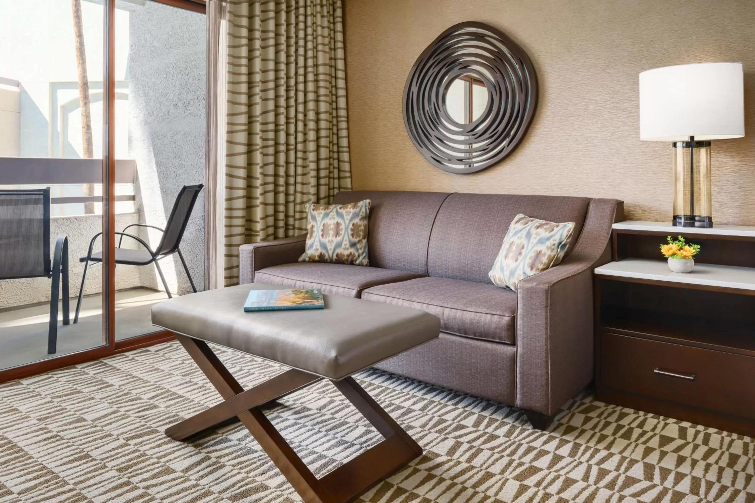 Living room in Hilton Phoenix Airport