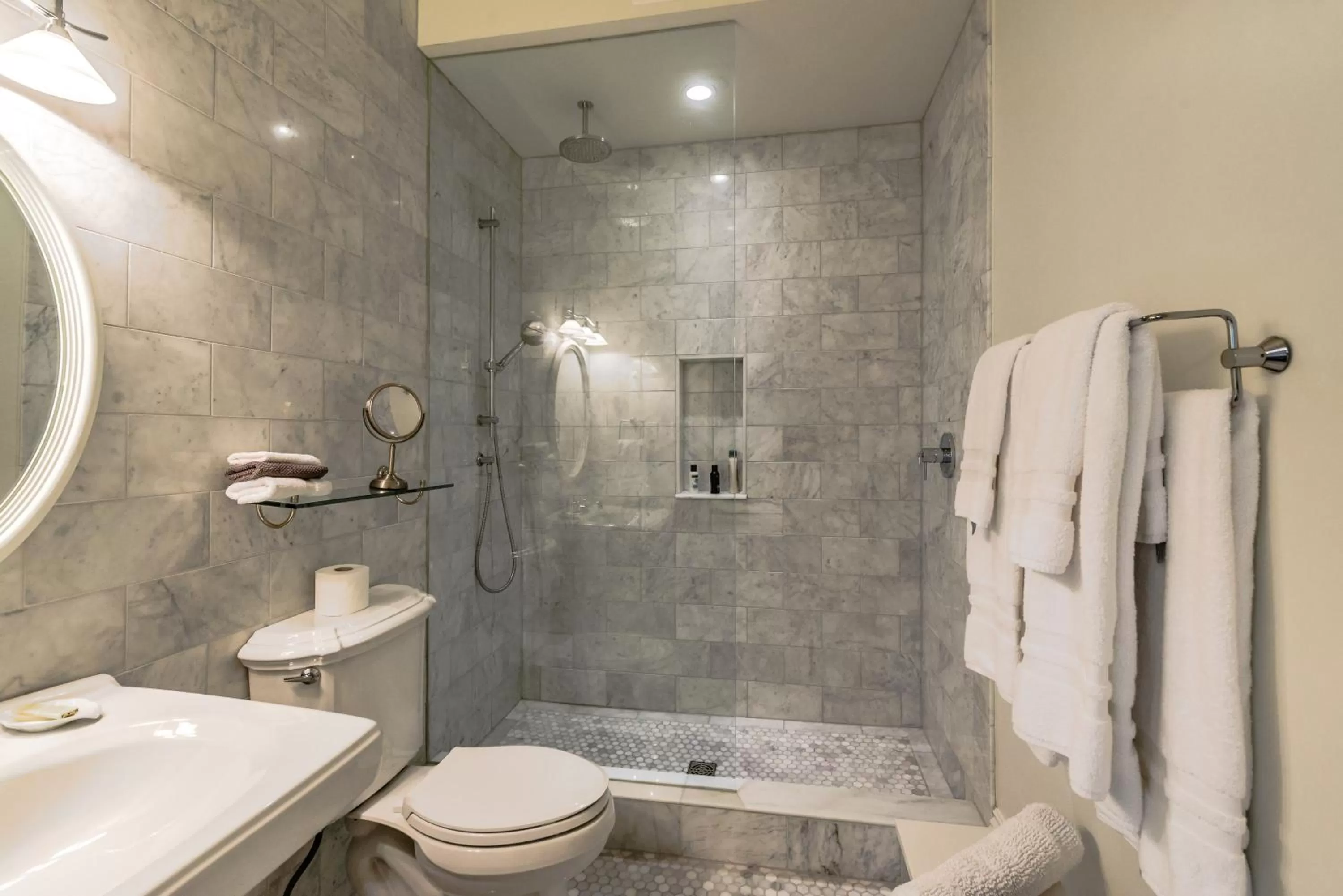 Bathroom in Woodbourne Inn