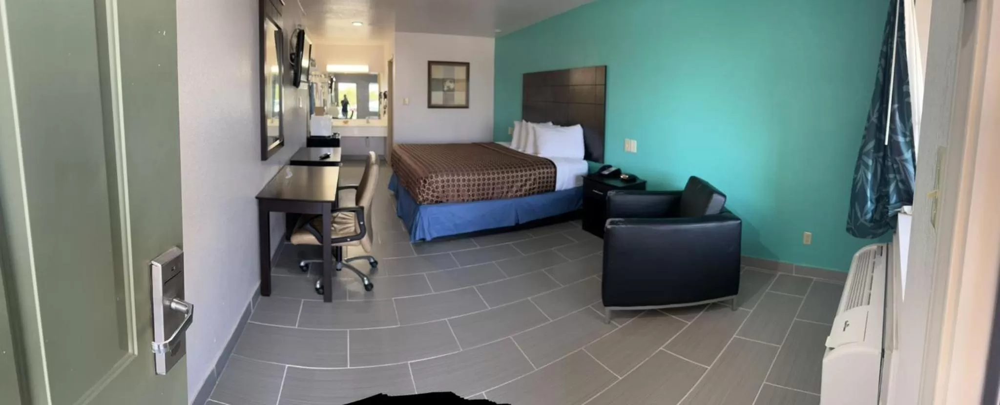 Photo of the whole room, Bed in Country Hill Inn & Suite Eagle Pass