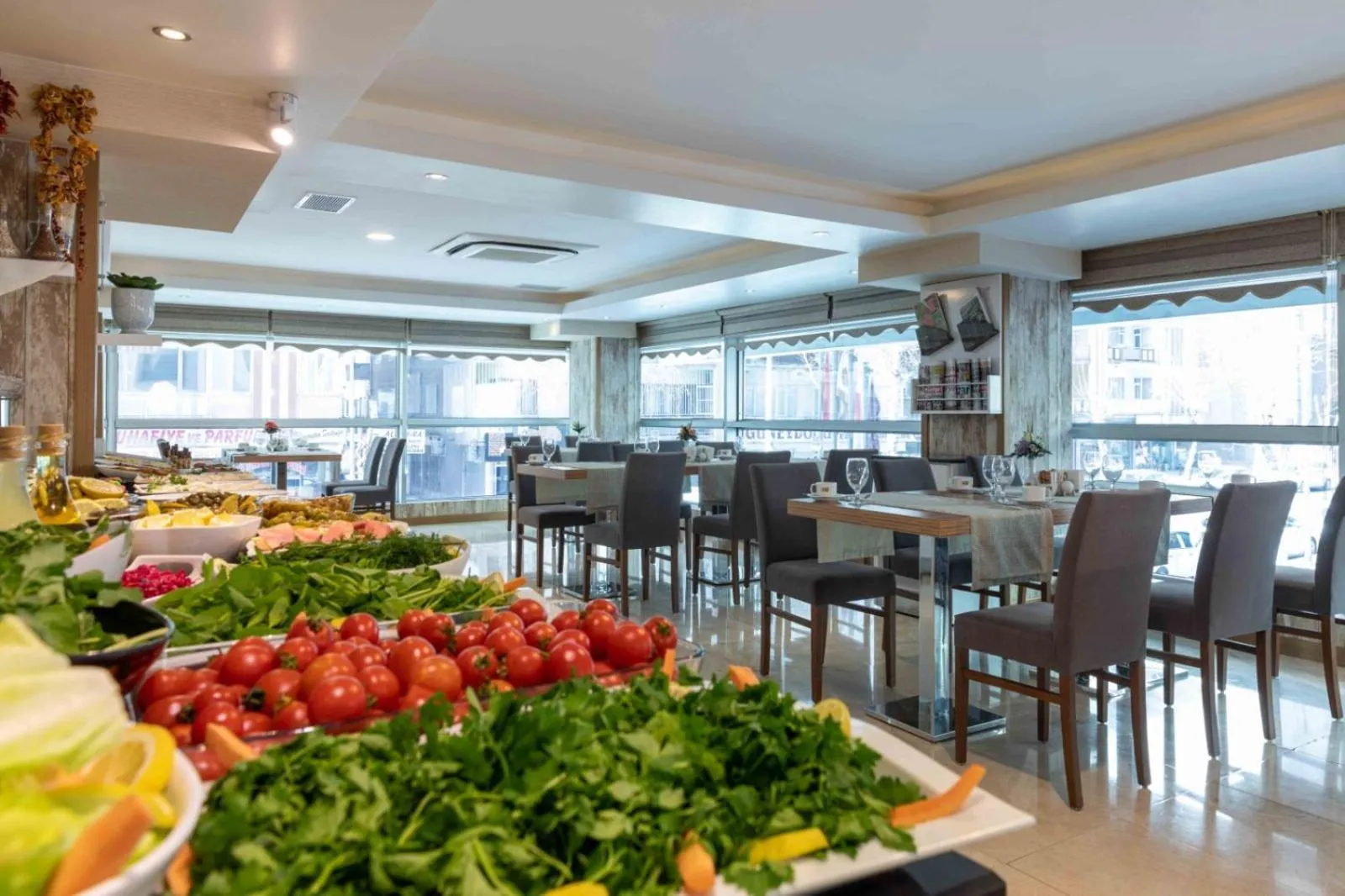 Restaurant/places to eat in Dies Hotel