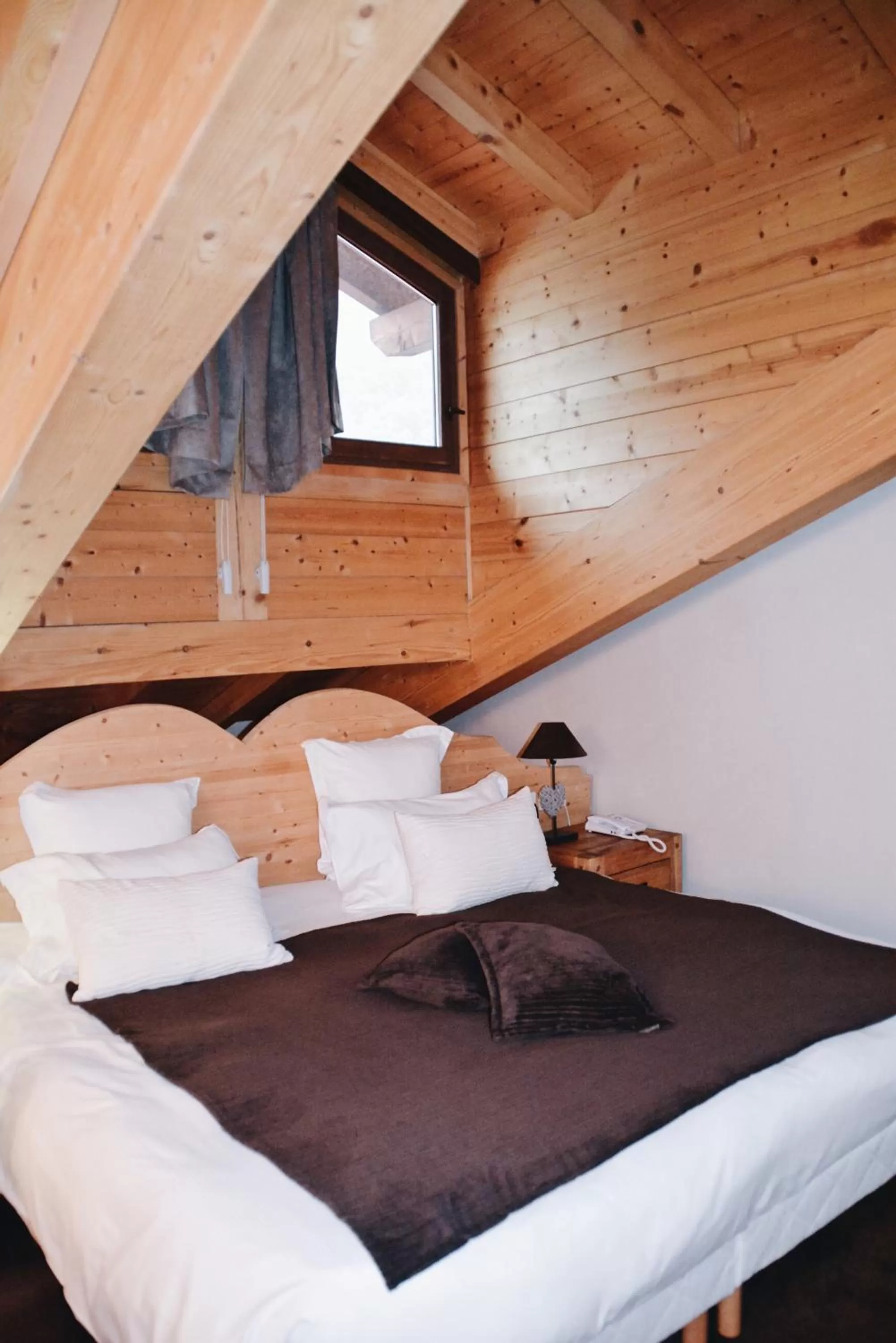 Bedroom, Bed in Auberge de Savoie