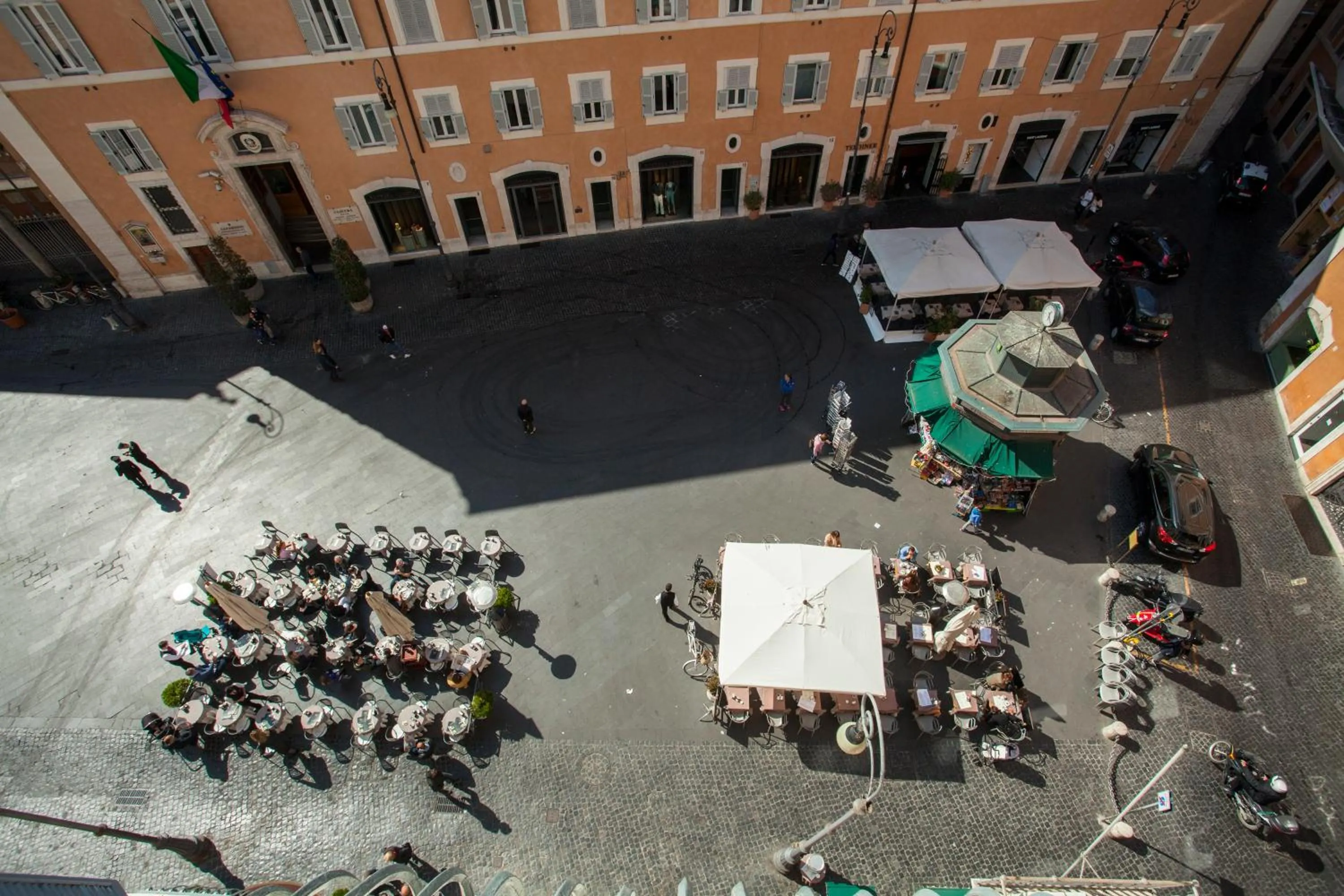 Spring in Splendor Suite Rome - Suites & Apartments