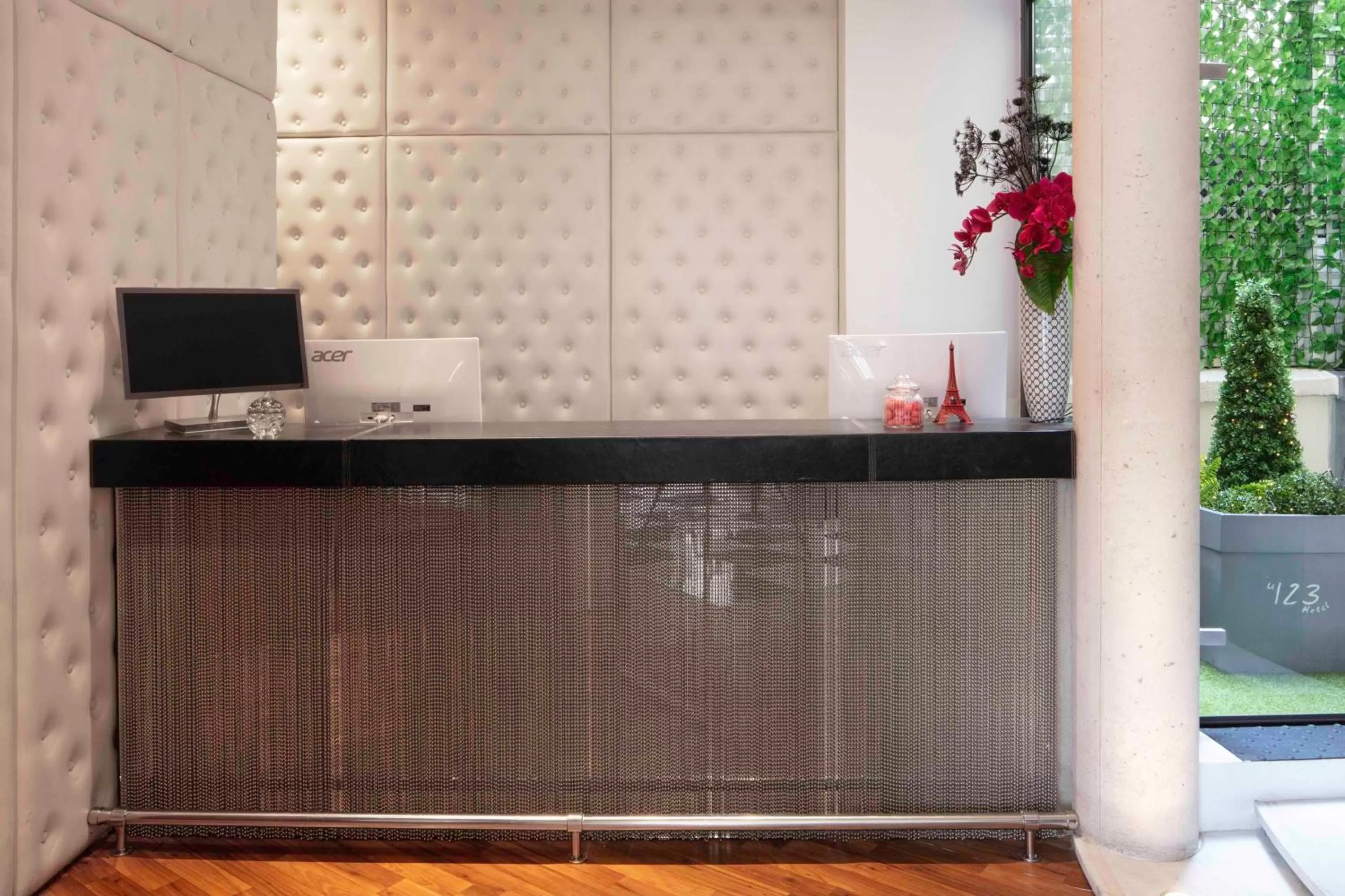 Lobby or reception in Le 123 Elysees - Astotel