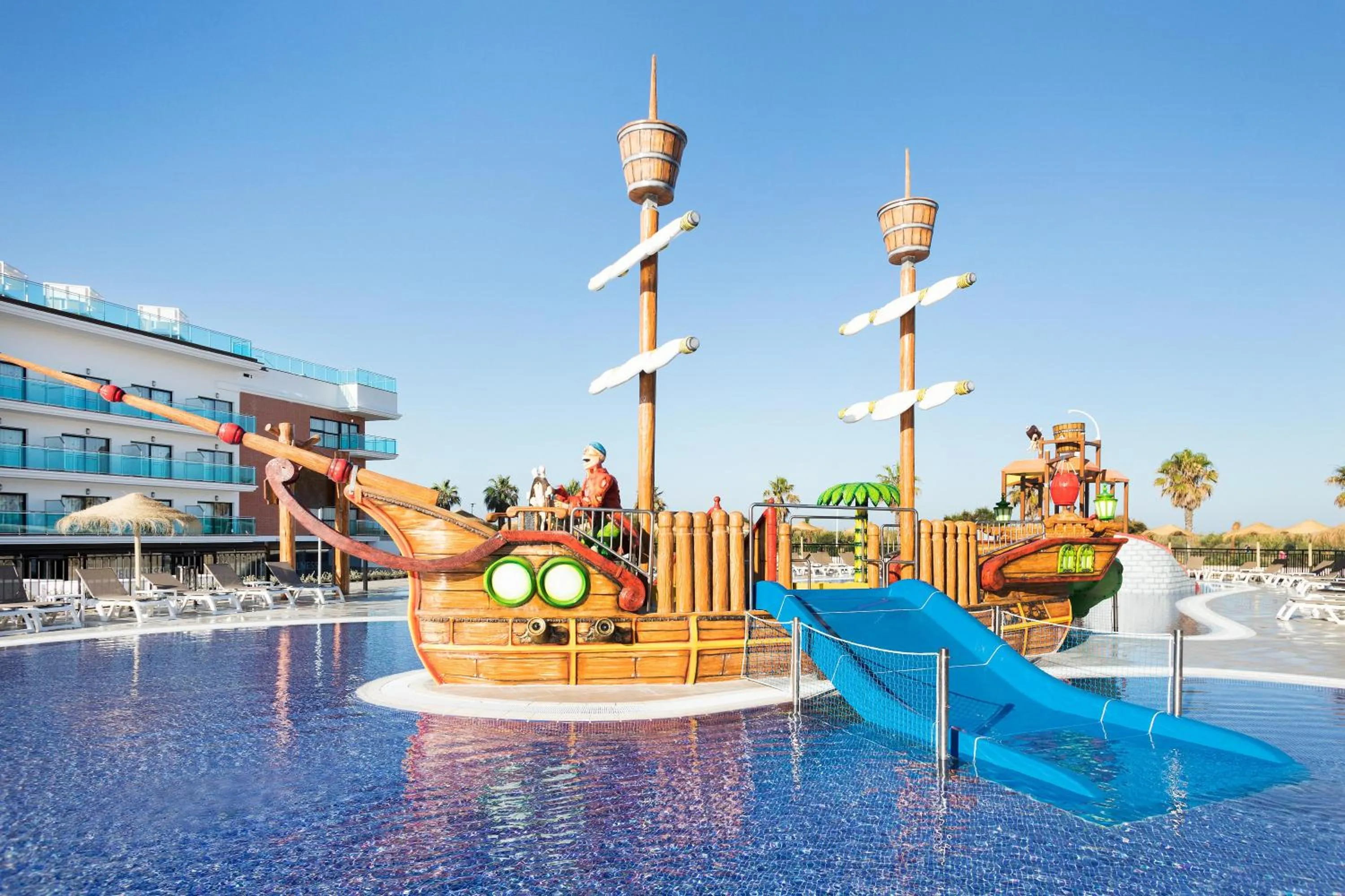 Swimming pool in Hotel Best Costa Ballena