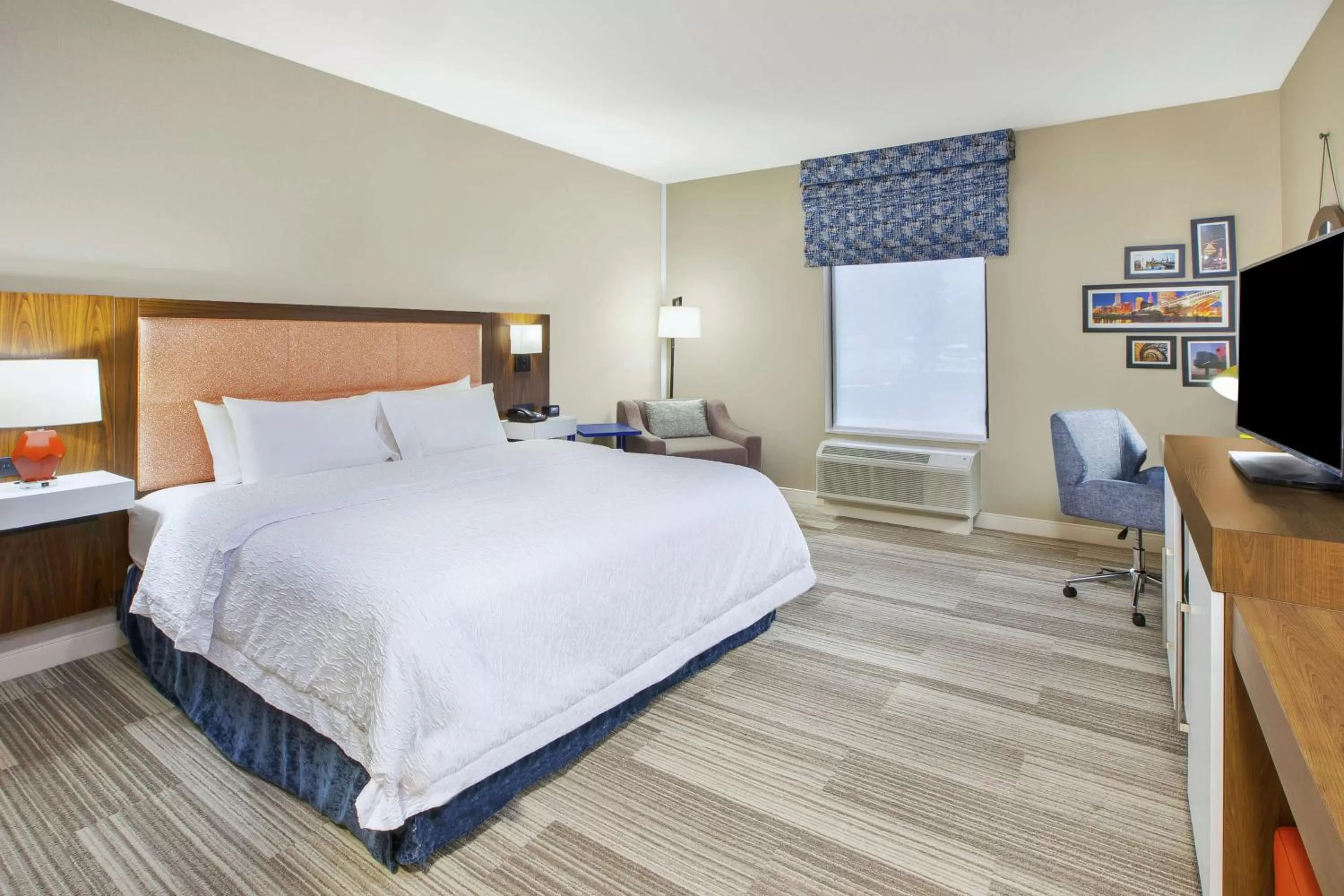 Bedroom, Bed in Hampton Inn & Suites Oakwood Village-Cleveland