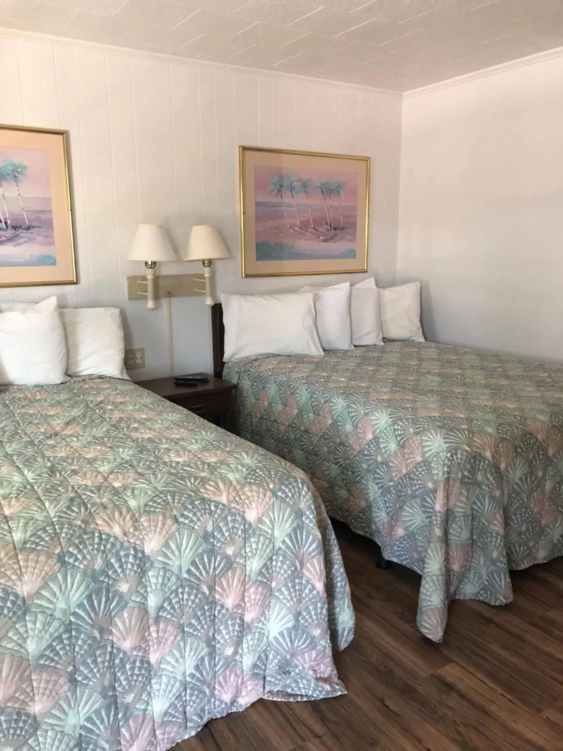 Photo of the whole room, Bed in Swell Motel