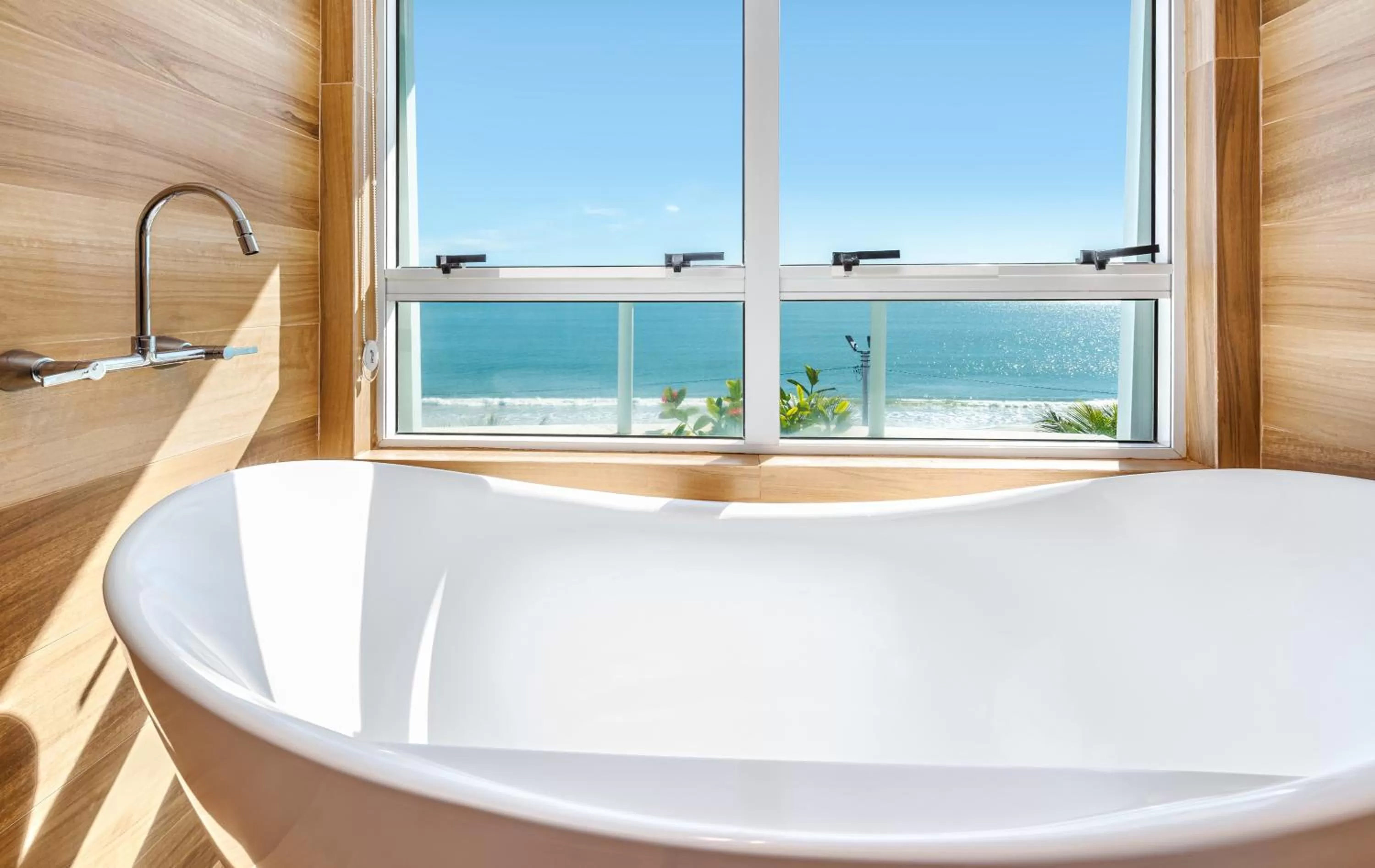 Bath in Palace Praia Hotel