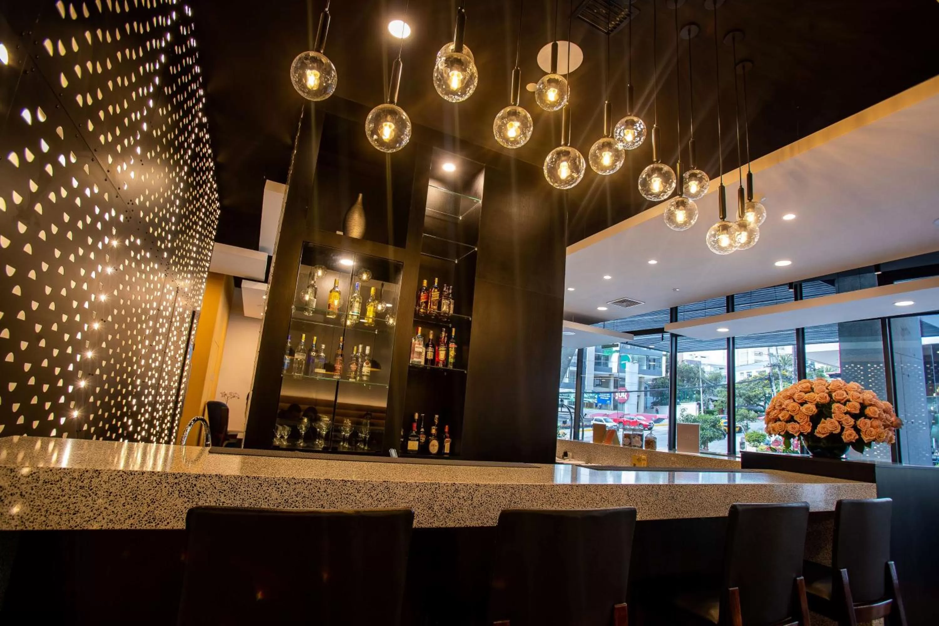Lounge or bar in Hampton By Hilton Quito La Carolina Park
