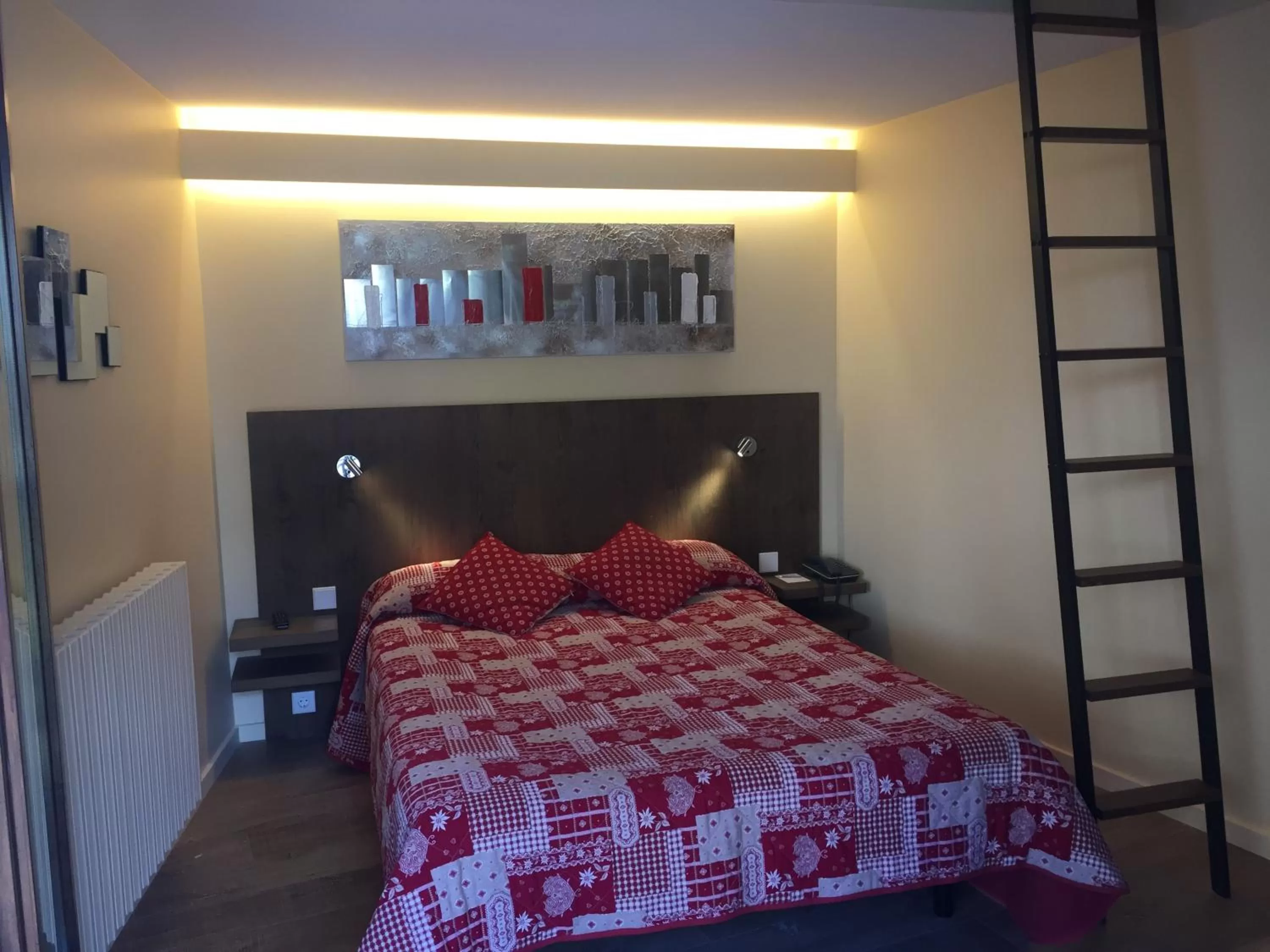 Bedroom, Bed in Hotel L’Ermita B&B