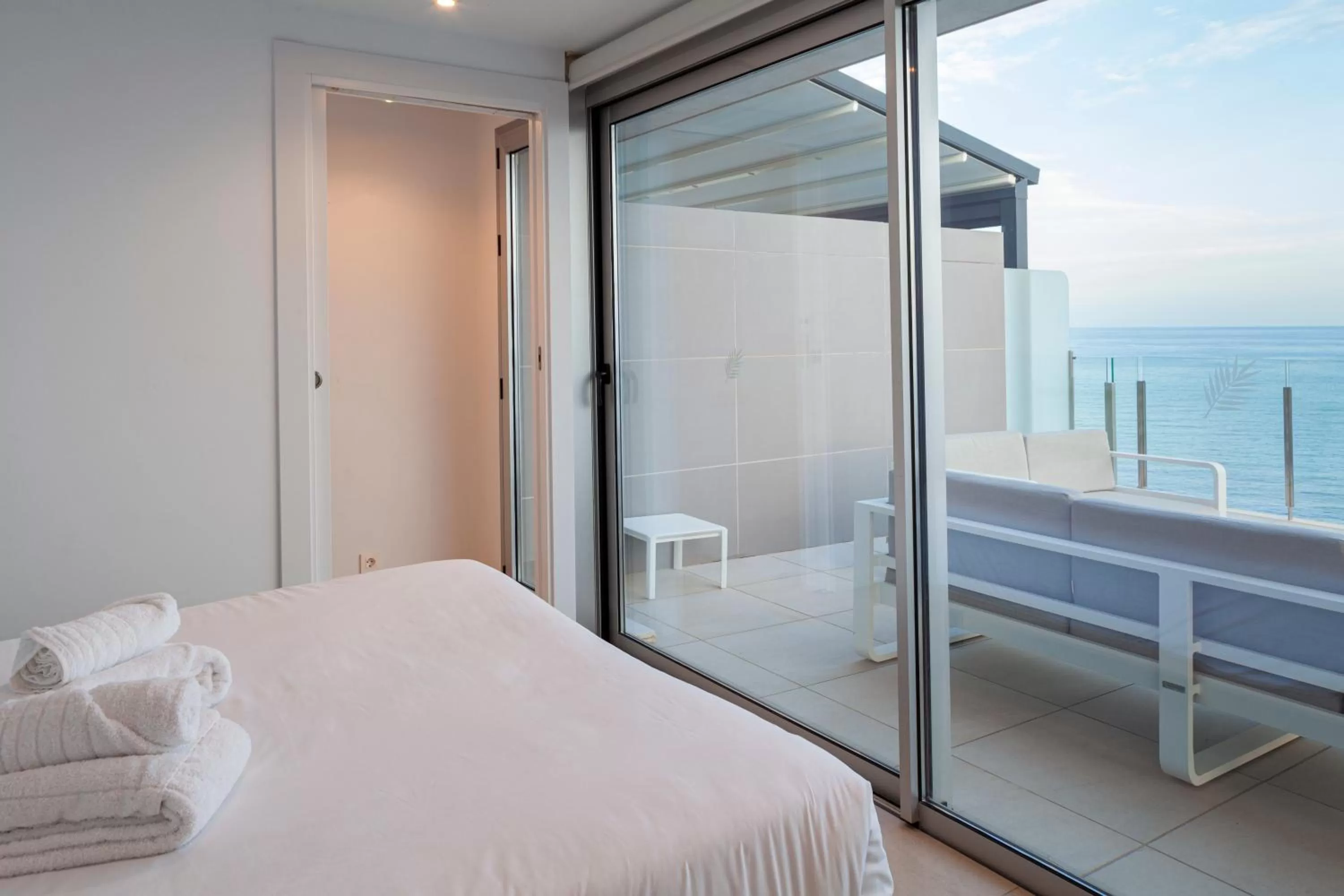 Balcony/Terrace, Bed in Blue Line Apartment Hotel - Be Line Group